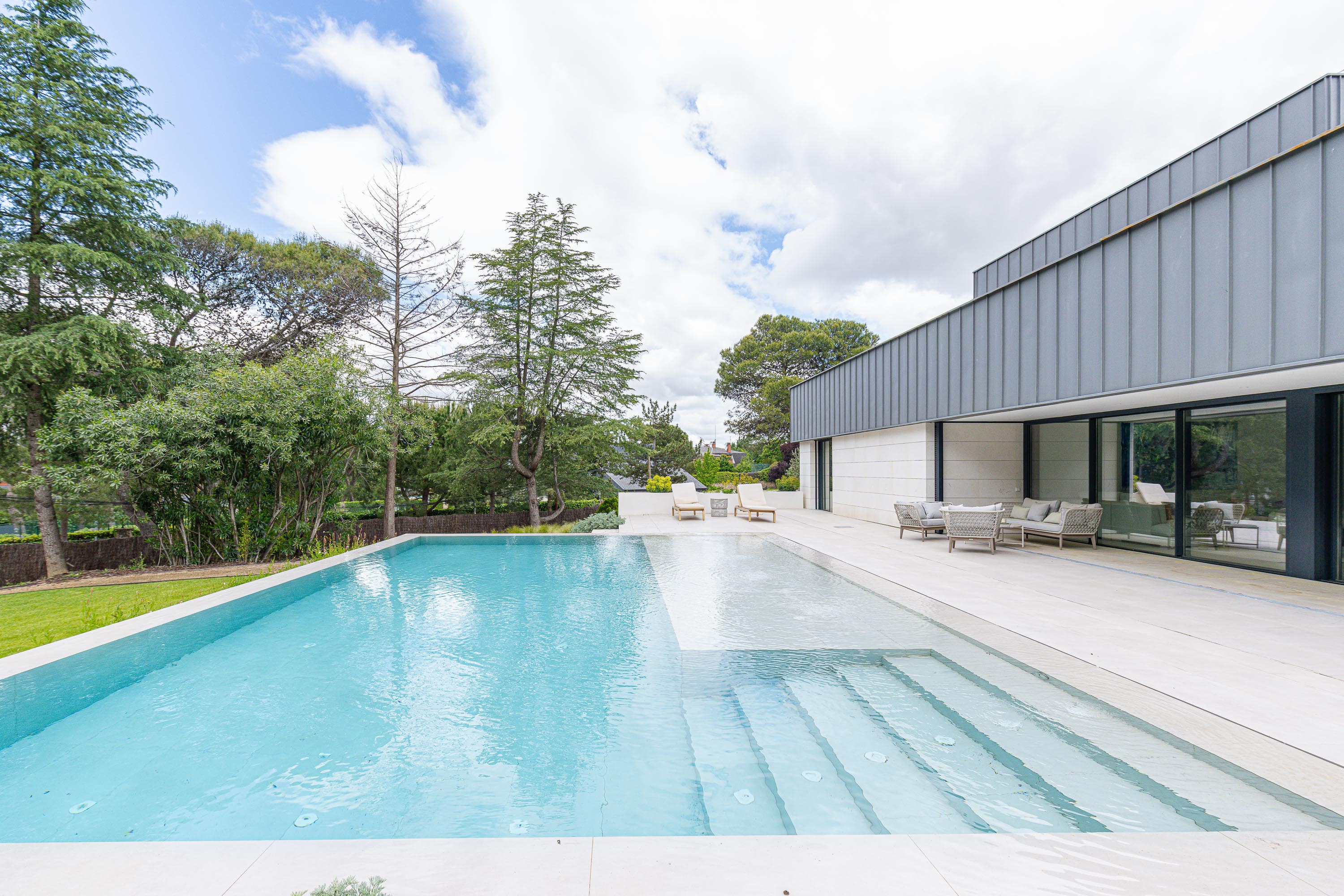 Brand-new luxury villa in Las Lomas