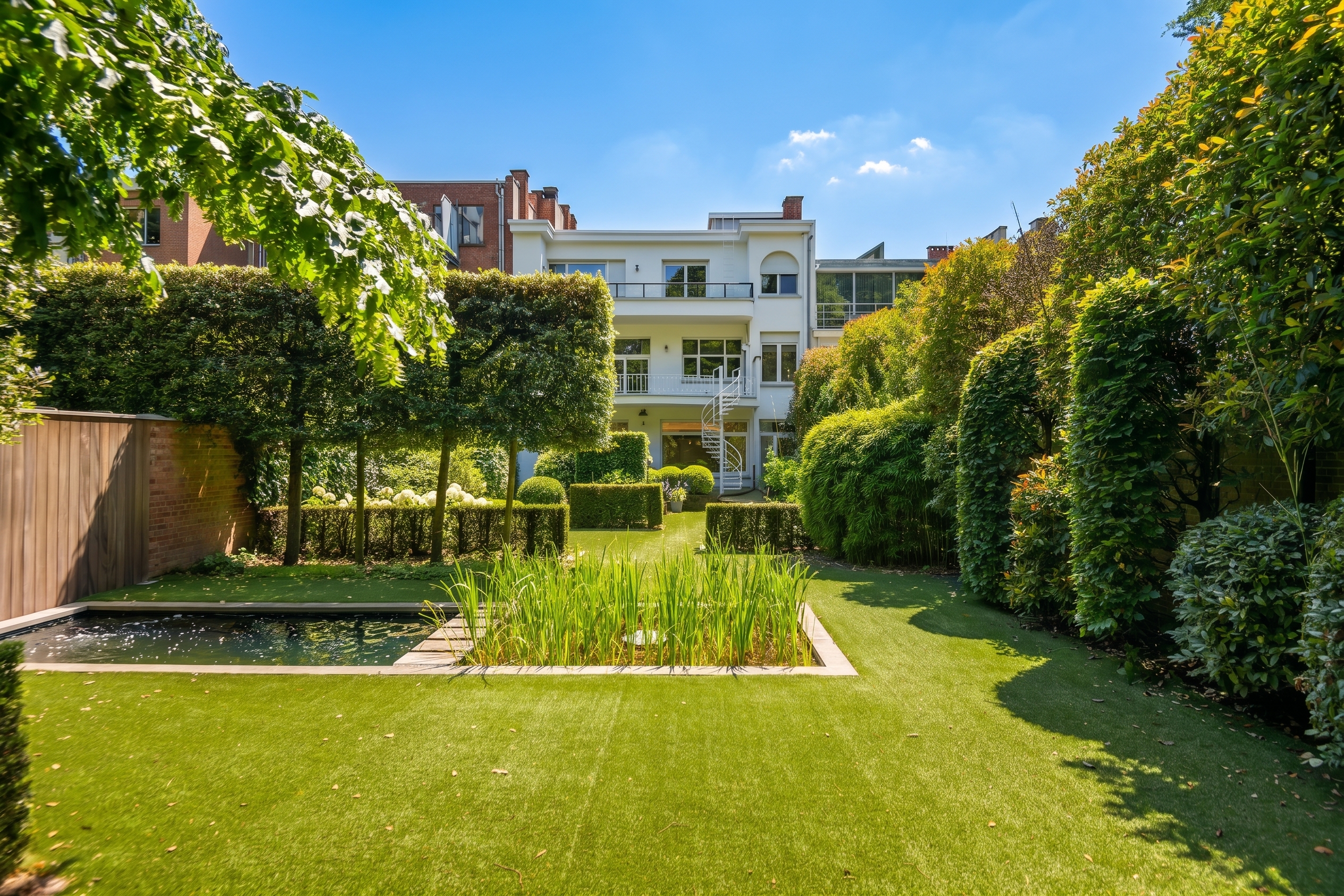 Majestic mansion with beautiful garden