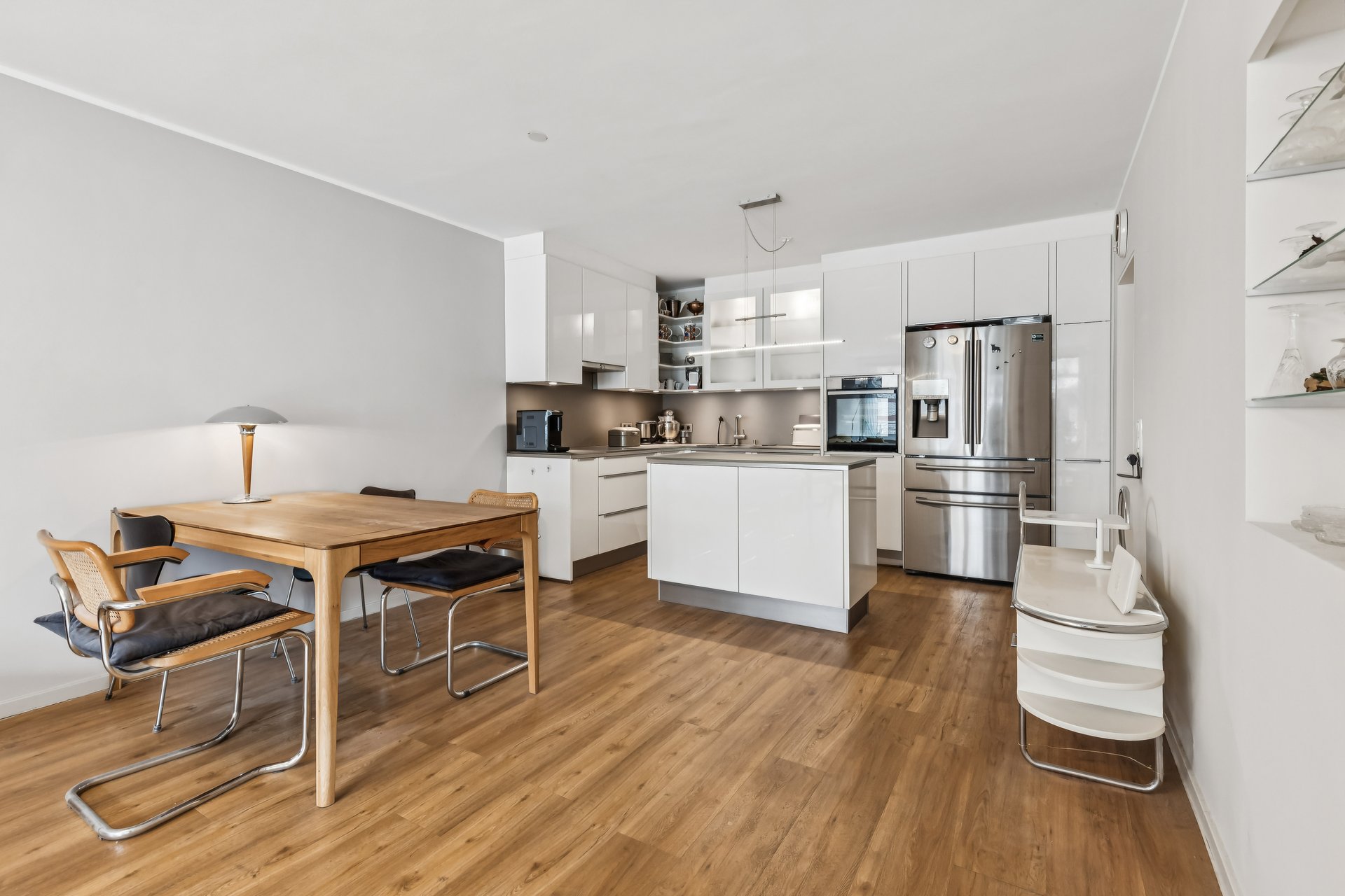 Moderne 2- Zimmer- Wohnung mit Balkon mitten  im Belgischen Viertel
