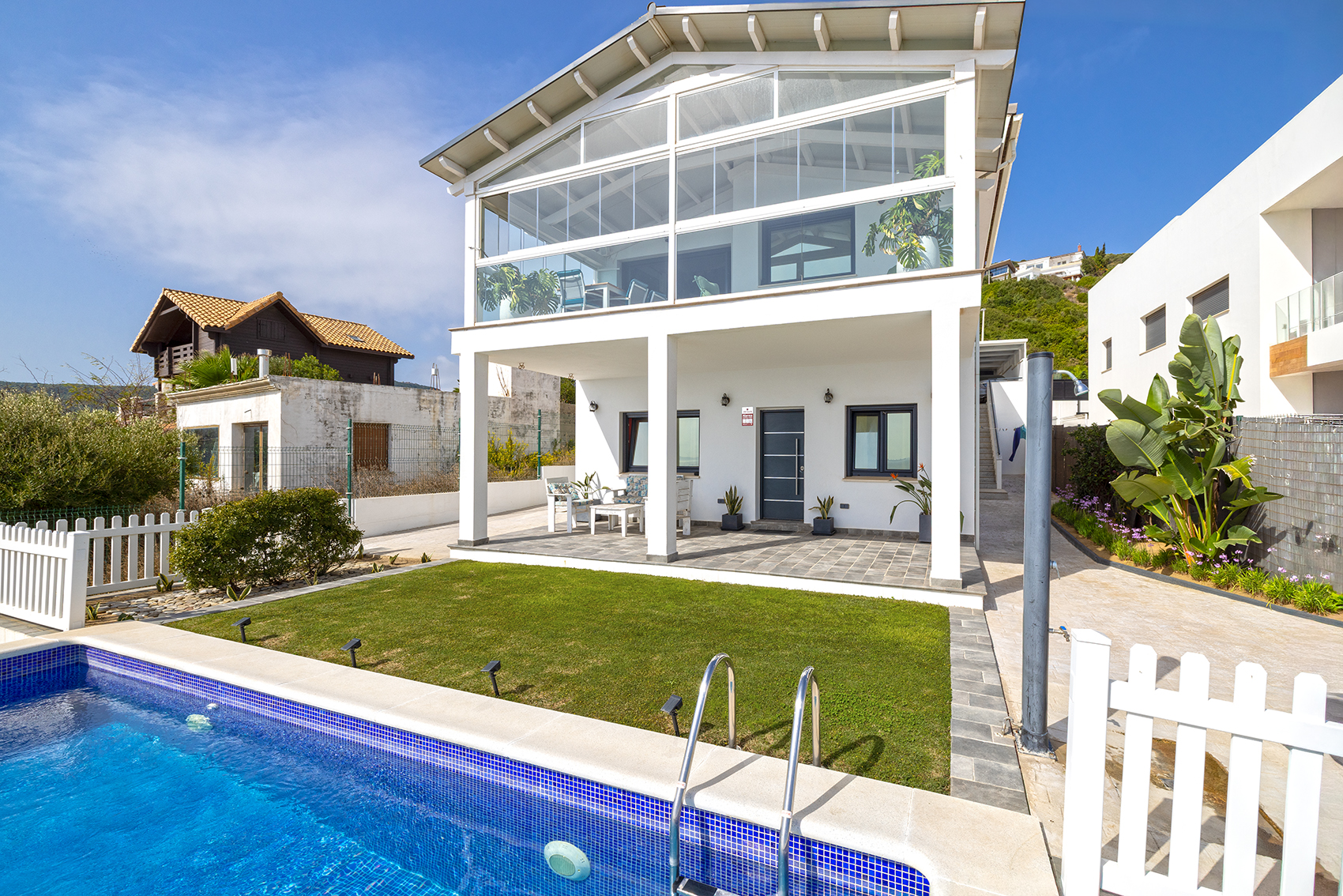 Villa with excellent panoramic sea and mountain views in El Faro, Algeciras