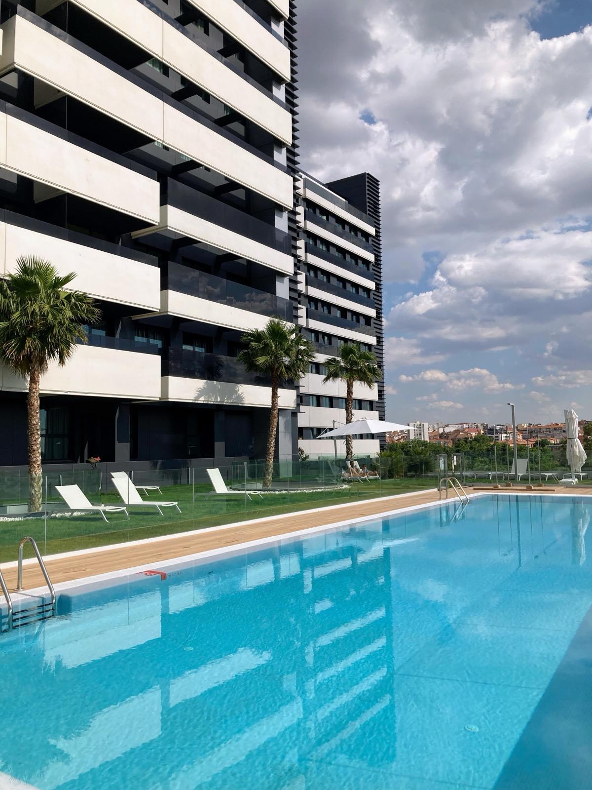 Excellent apartment with terrace and premium amenities.