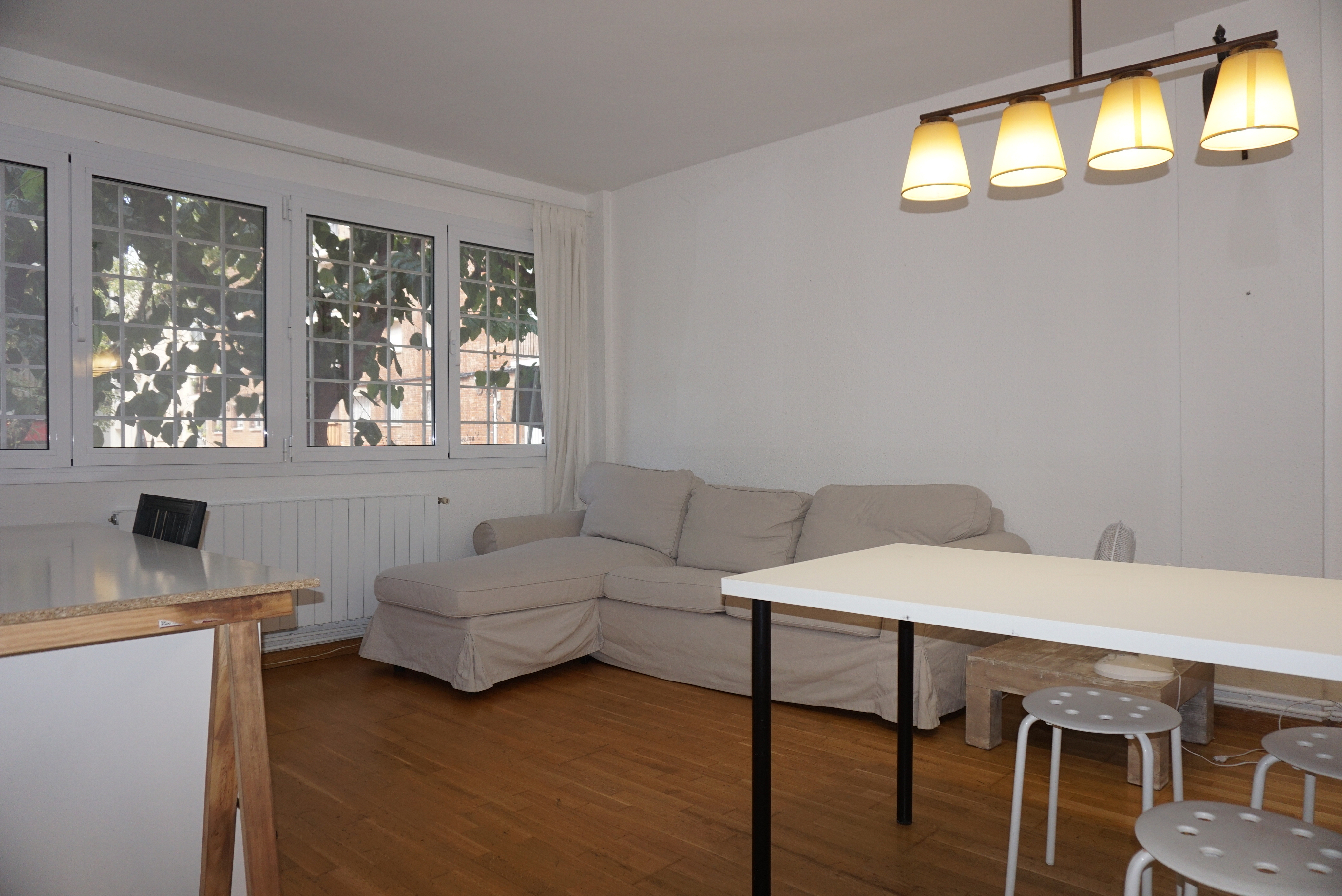 Furnished 3-bed apt next to ESADE.