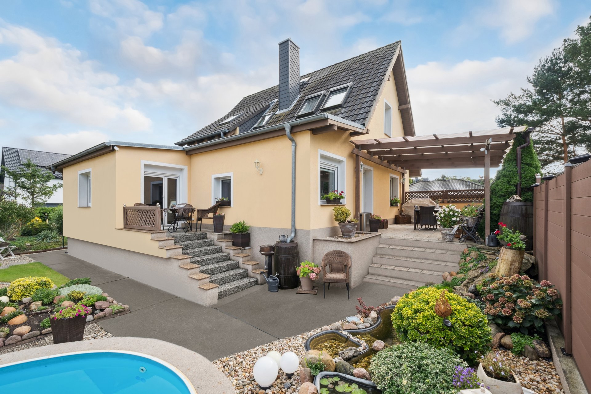 Familienparadies mit Pool & Wohlfühlgarten - Einziehen und entspannen