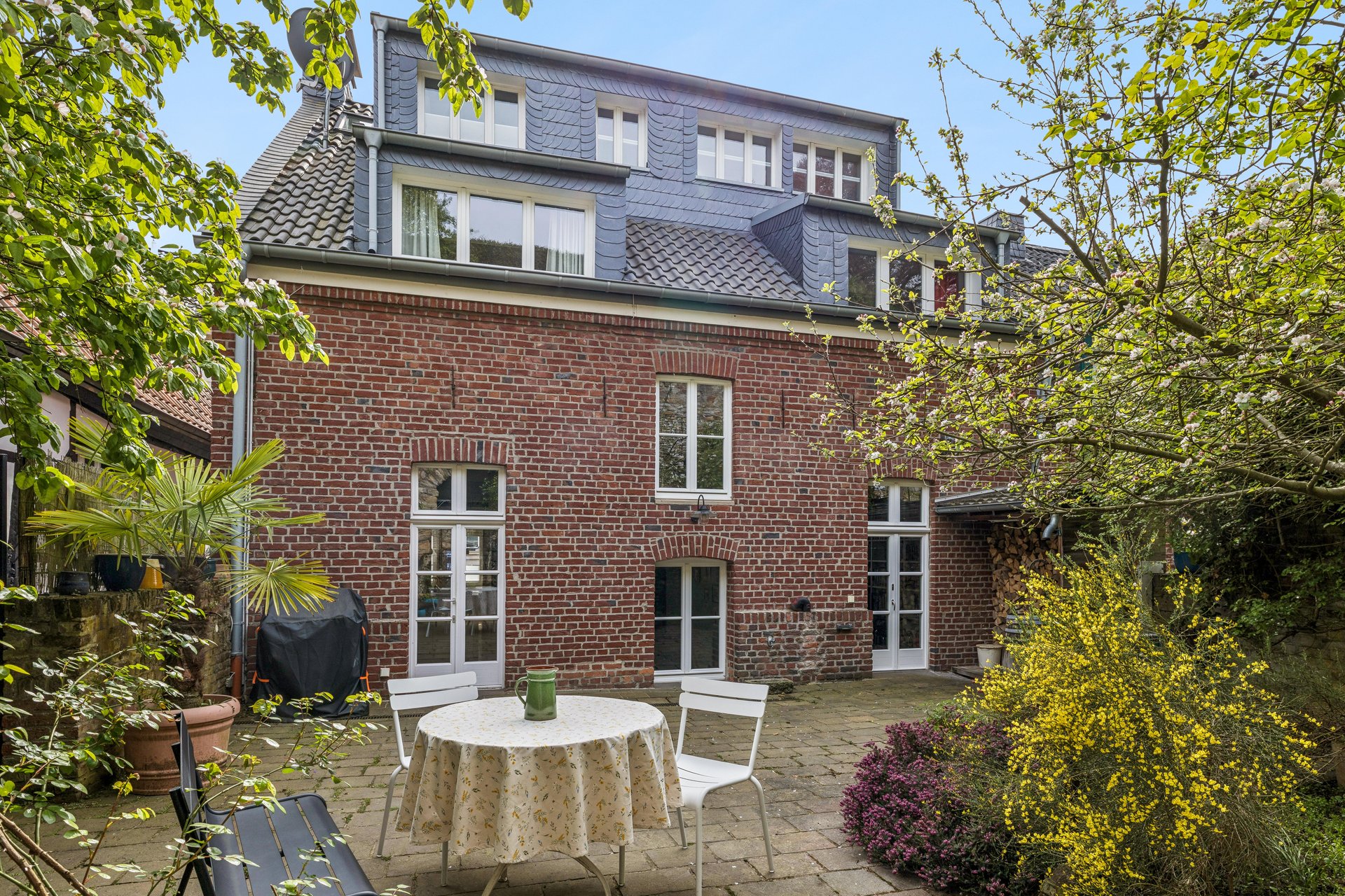Historic townhouse with exceptional living ambiance in the heart of Kettwig’s Old Town!