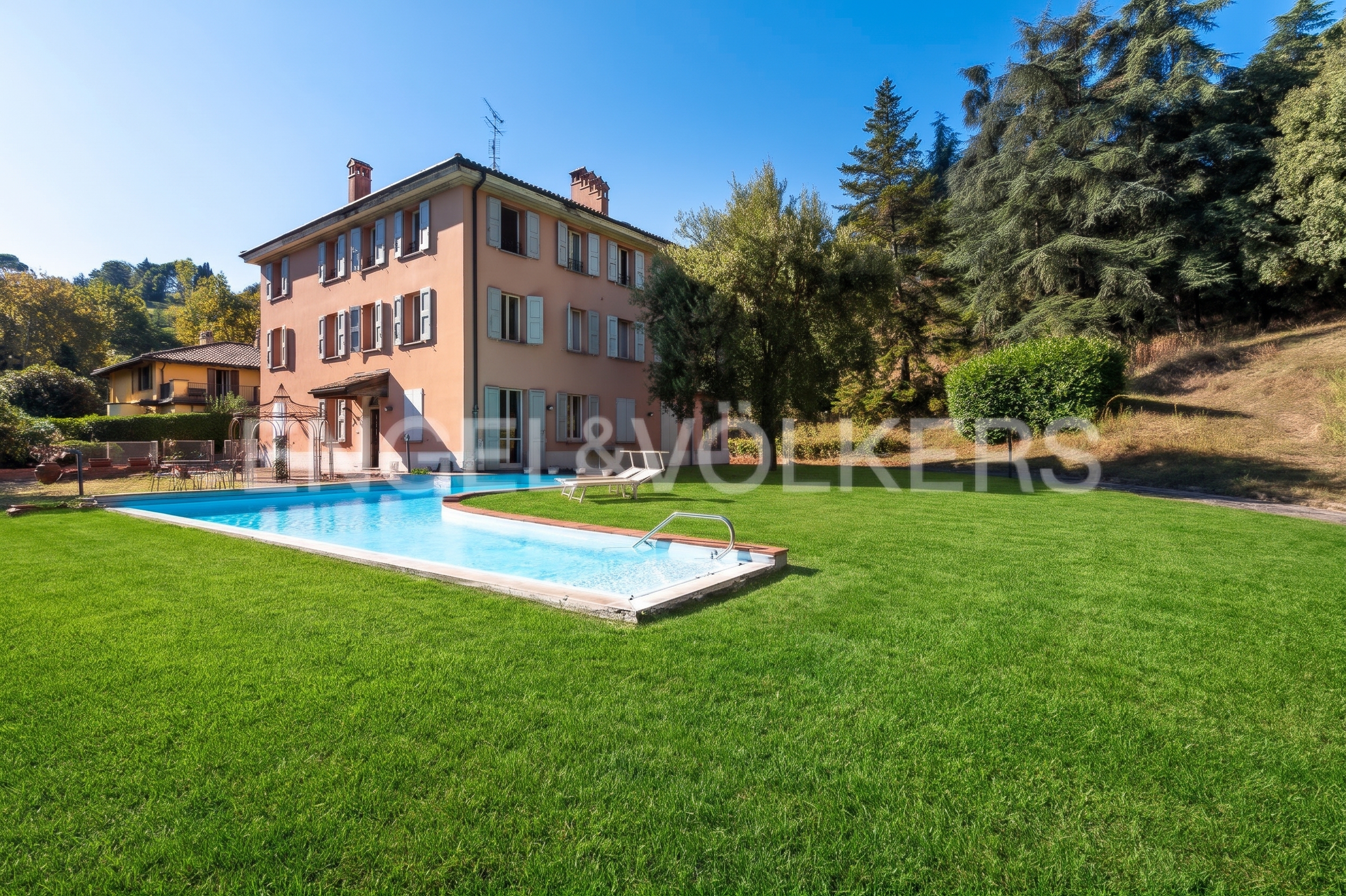 Villa with pool in the hills of Bologna