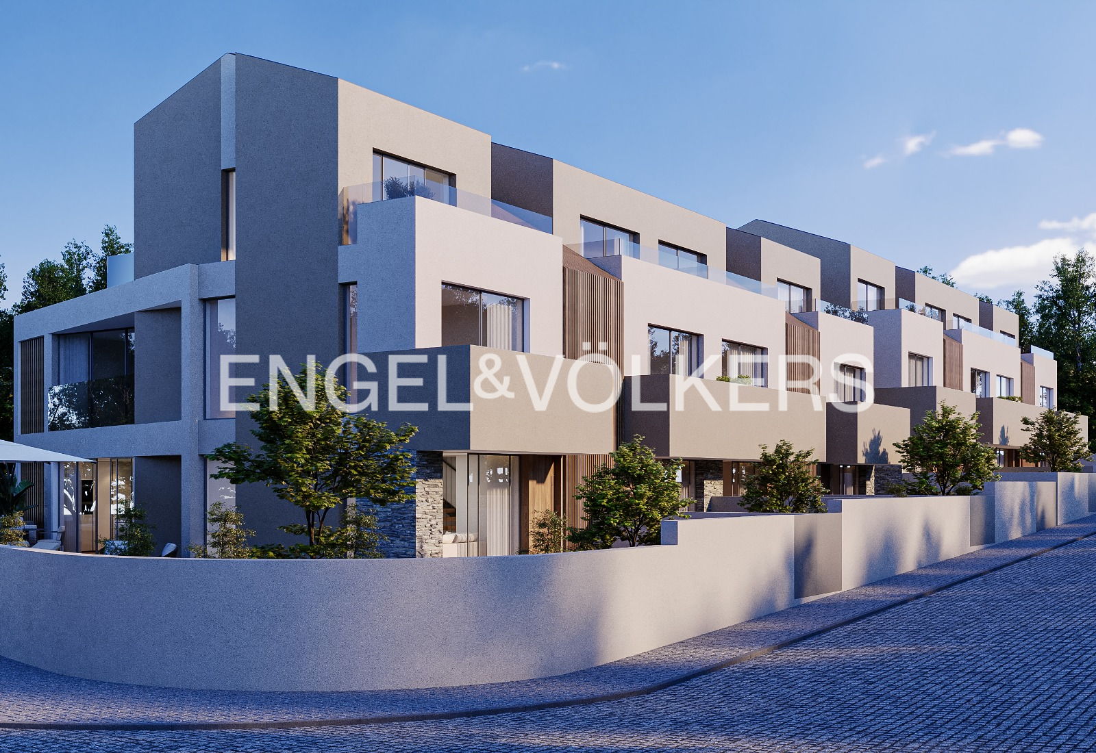 3-bedr. house in S. Félix da Marinha with lift and private garden