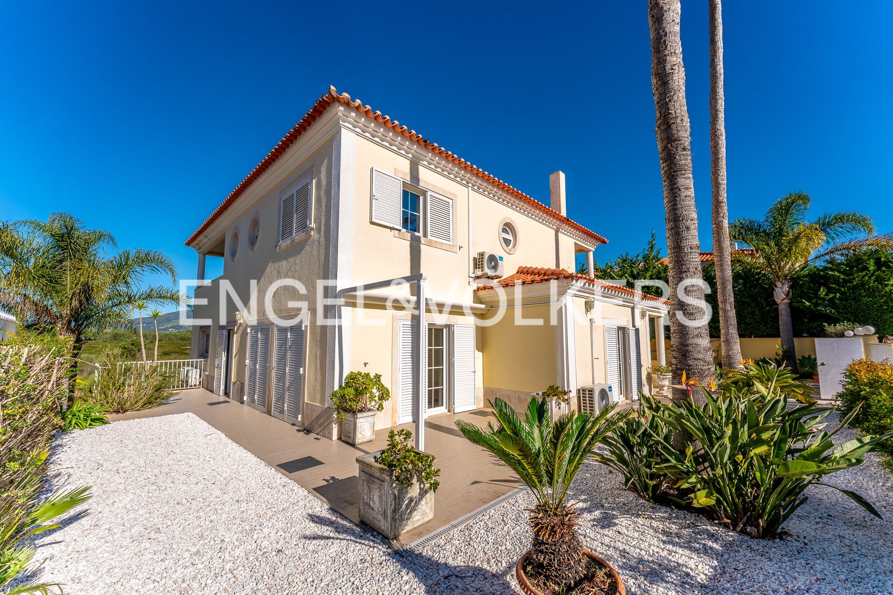 4+1 Bedroom Villa with Stunning Views in Cascais