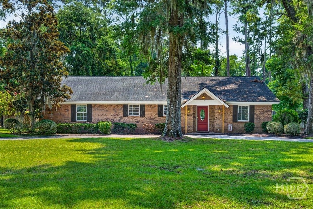 Spacious Coffee Bluff Retreat with Pool & 3-Car Garage