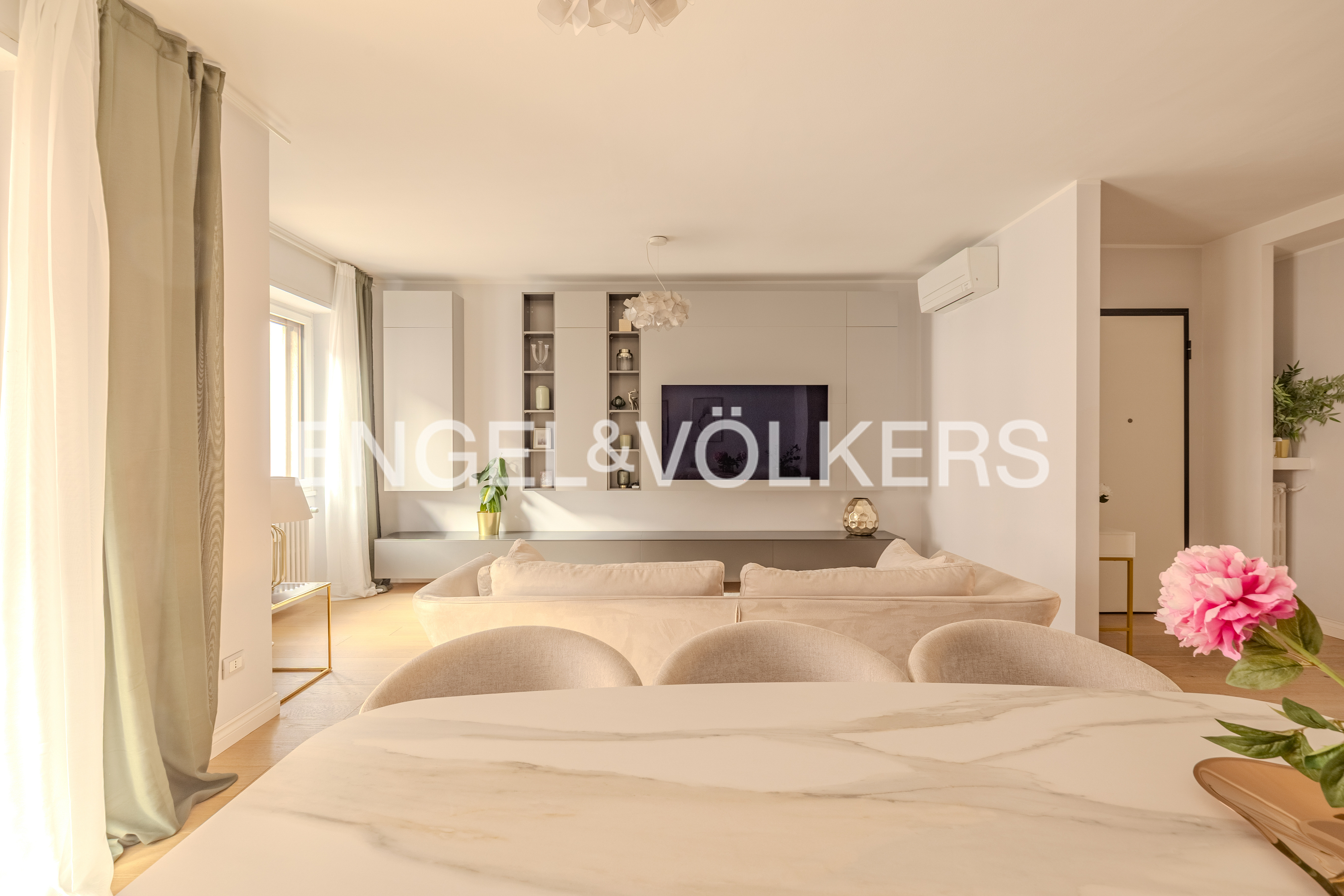 Bright apartment convertible into a four-room apartment