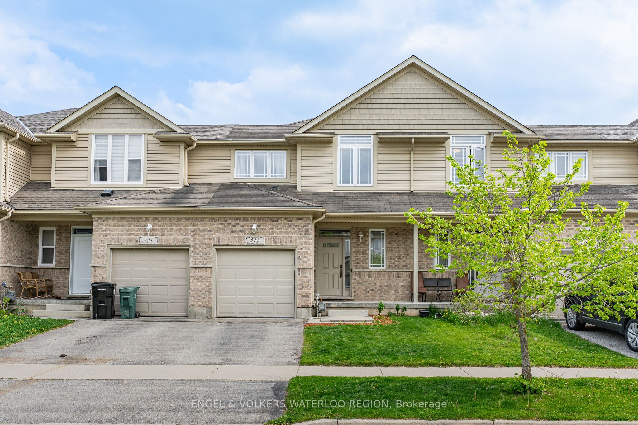 Bright And Private Home Perfect For Entertaining