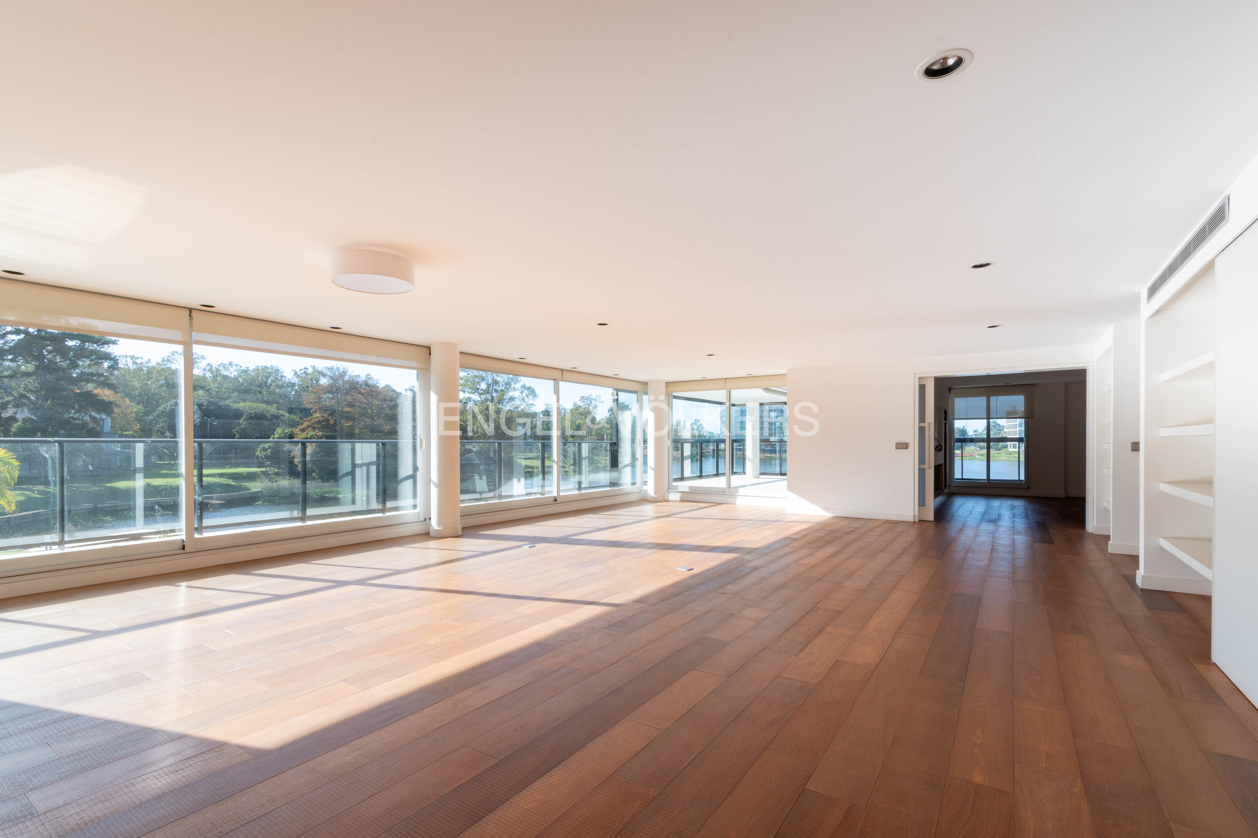 Lake view apartment for sale near Montevideo