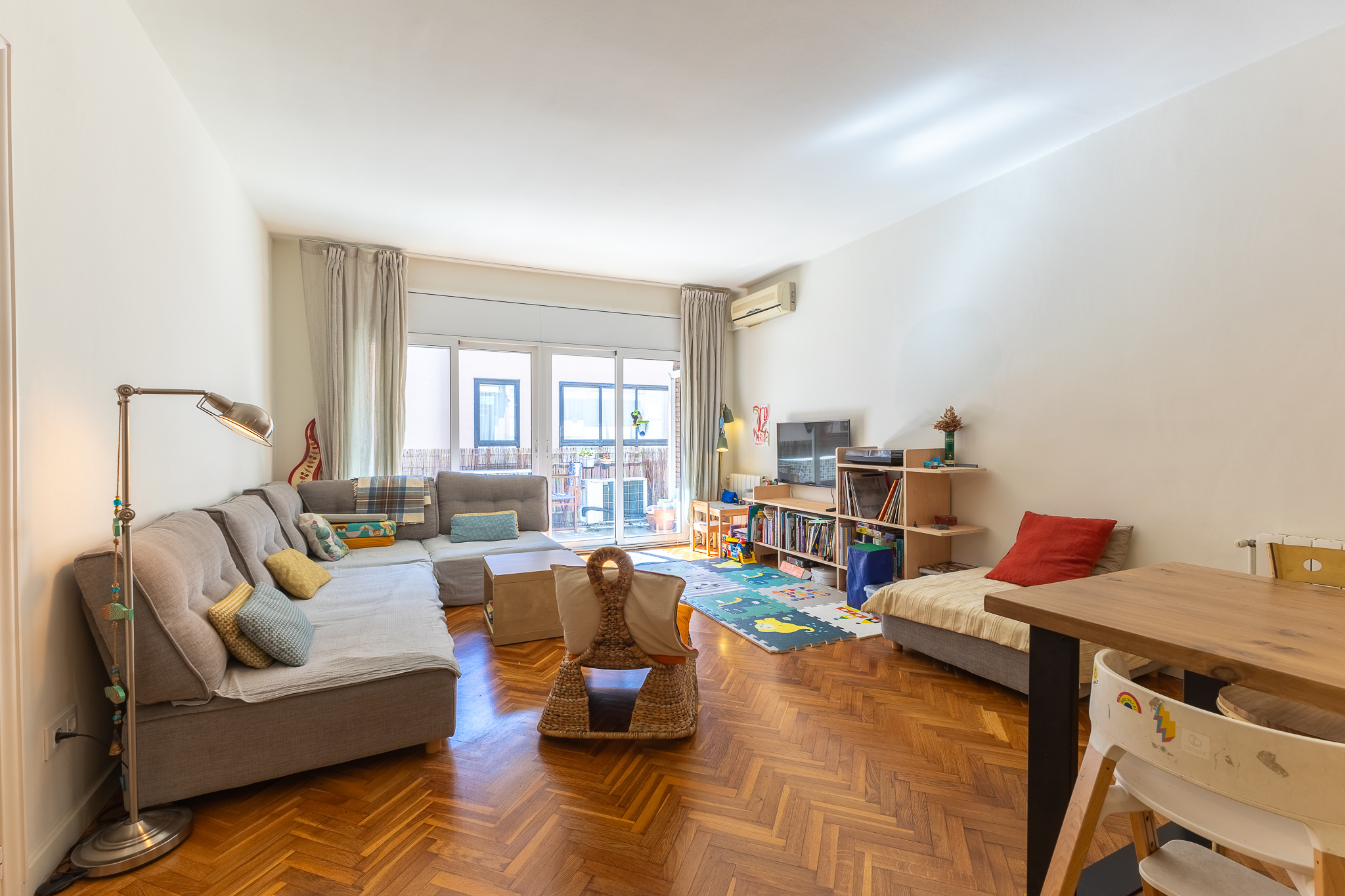 Piso luminoso en venta en Gràcia con ascensor y balcón