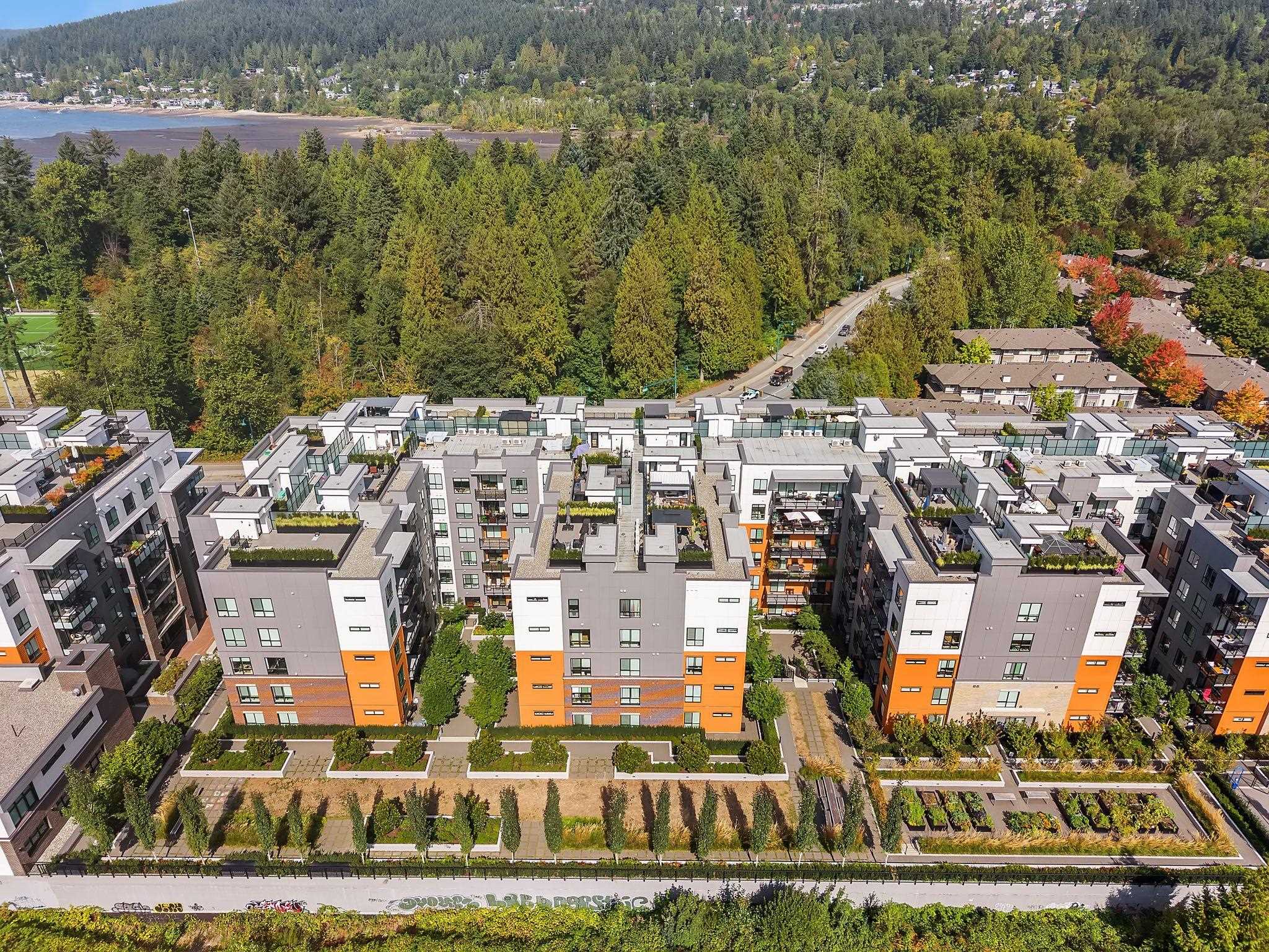 1 Bedroom & Den Condo with a Rare Private Patio & Amenities!