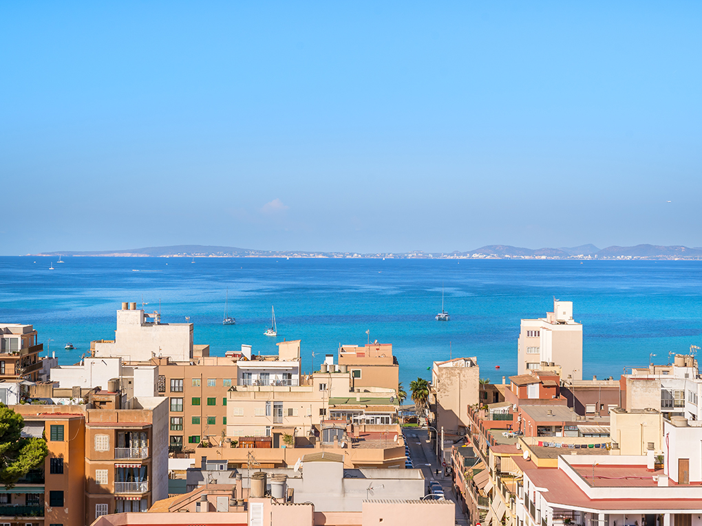 Refurbished sea view apartment