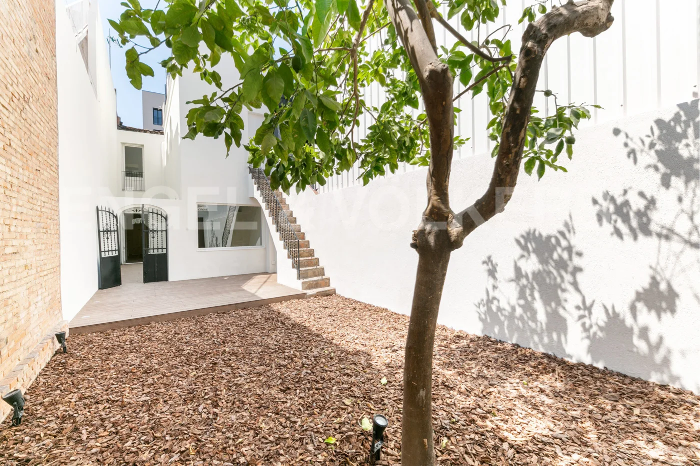 Sunny house with garden in Sant Andreu
