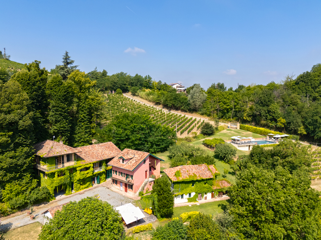 Das alte „verstreute Dorf“ zwischen Weinbergen und Geschichte