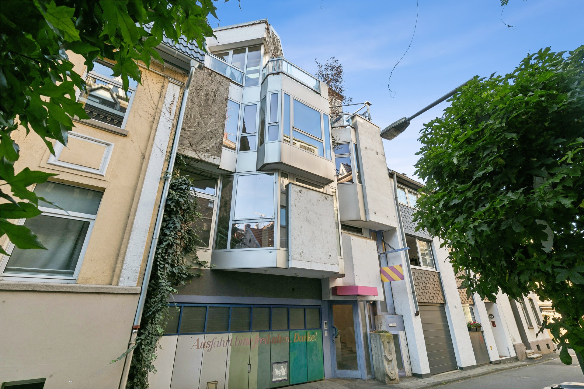 Exceptional townhouse in Cologne-Rodenkirchen – multi-level architecture with individual charm