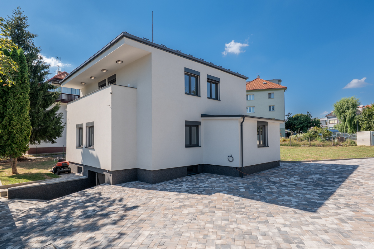 Moderní kancelářská vila 170 m² po kompletní rekonstrukci na Praze 6