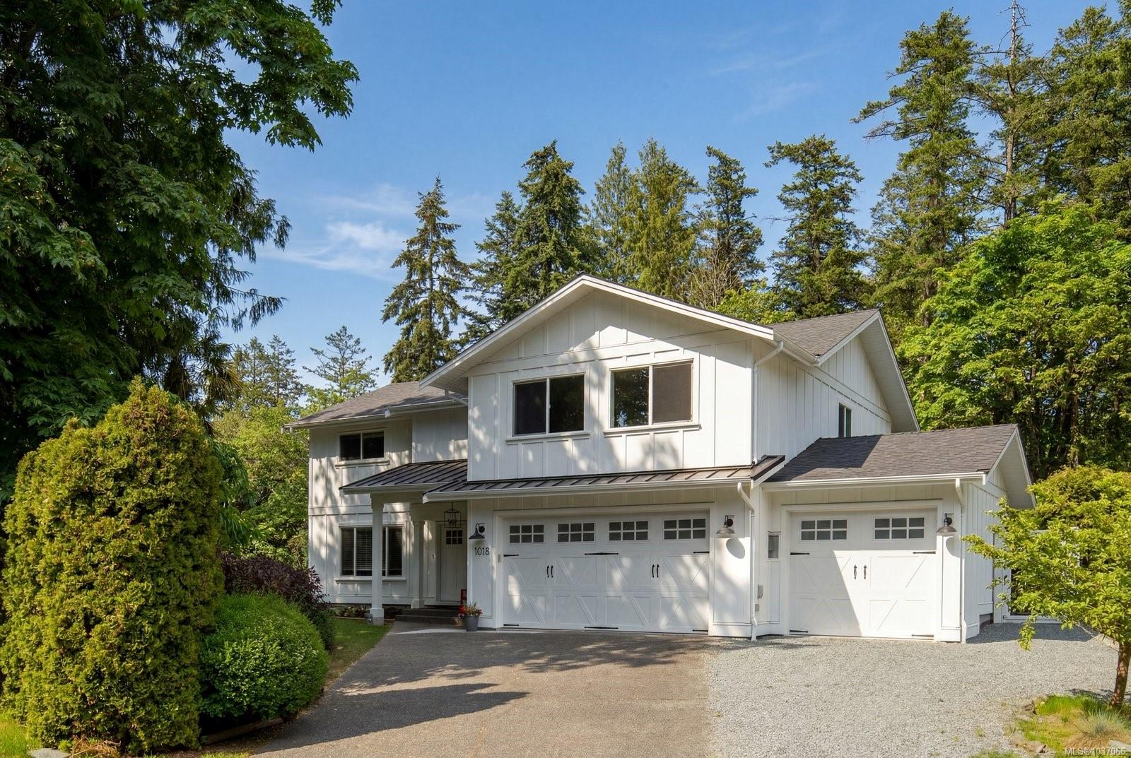 Beautiful Brentwood Bay Home on a Quiet Cul-de-Sac