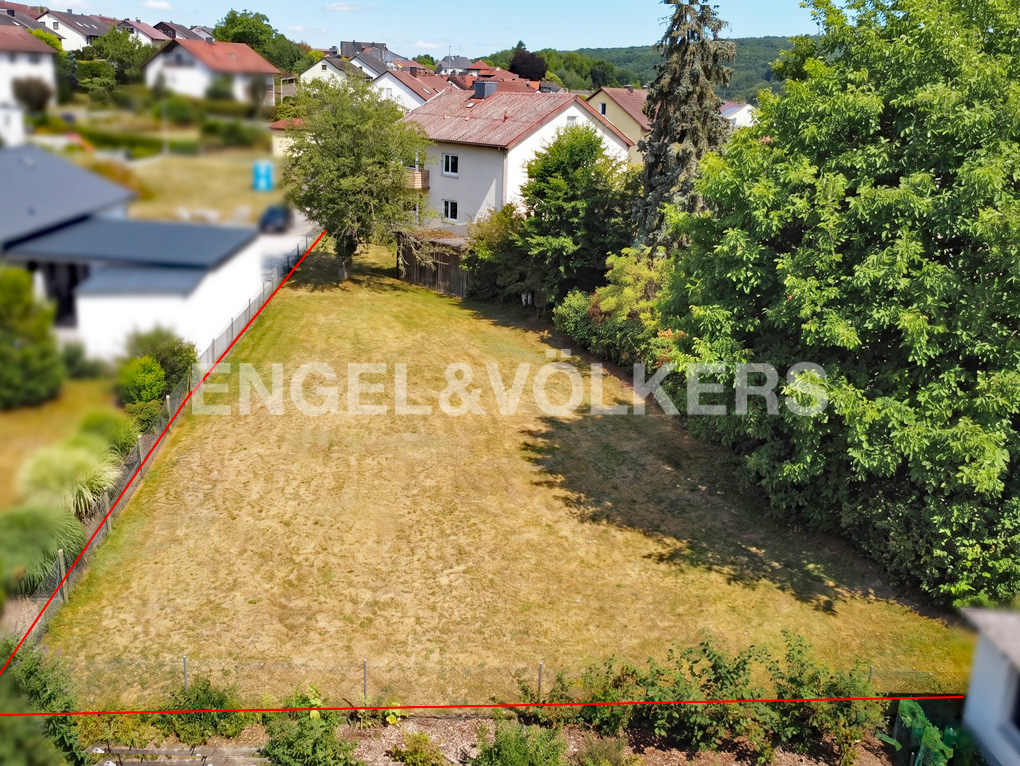 Großzügig wohnen – nachhaltig investieren: Mehrfamilienhaus mit Baureserve in Aura an der Saale