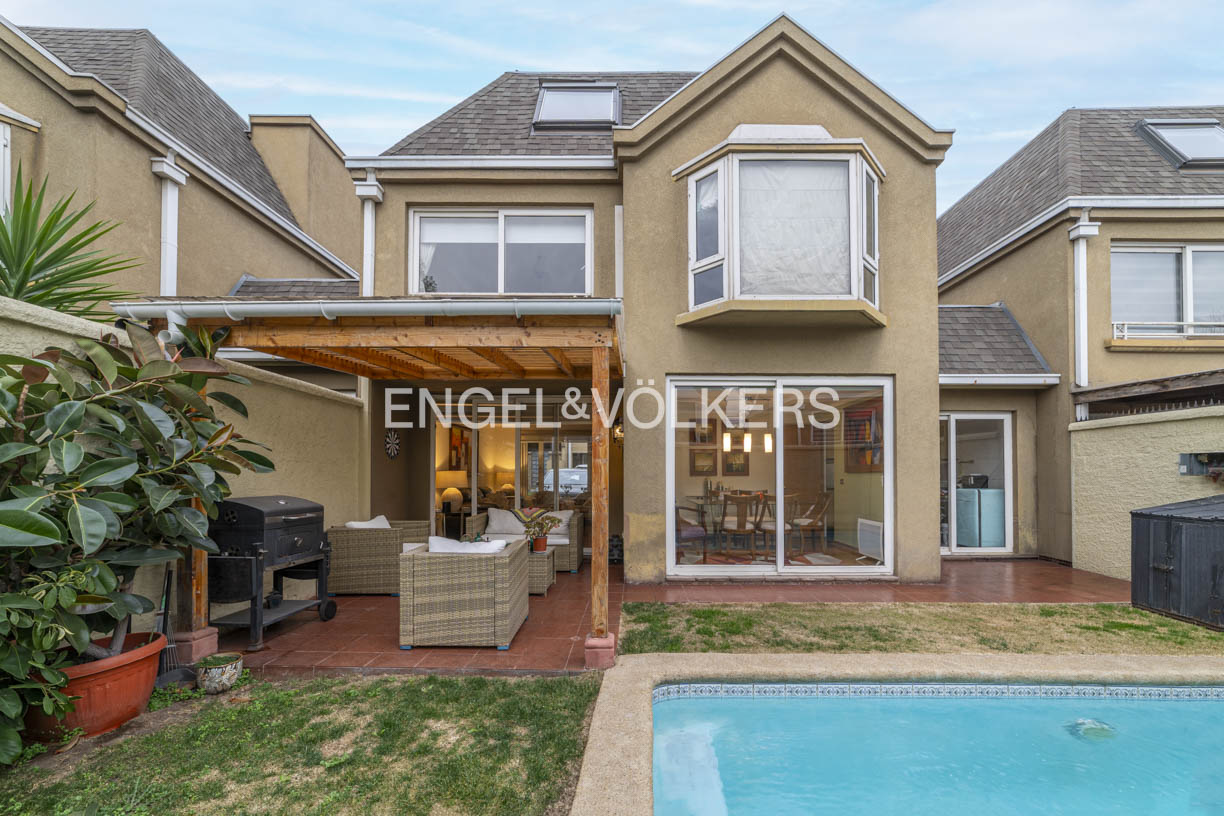 Hermosa casa en condominio en la Reina