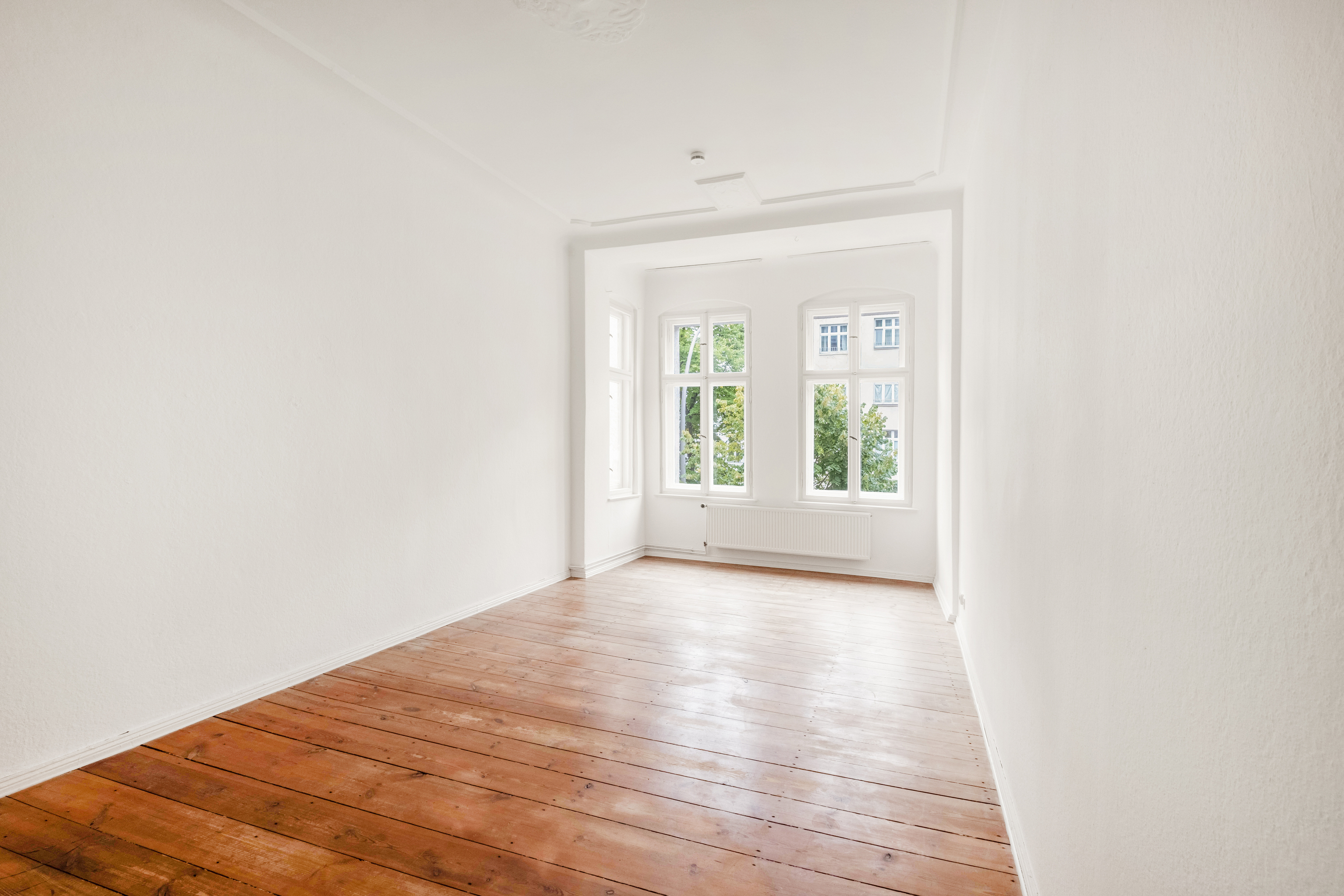 Period apartment with balcony near the Spree River