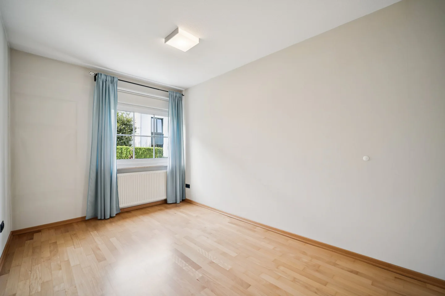 Charmantes Reihenendhaus mit großzügigem Wohnbereich und schön angelegtem Garten - Foto 4