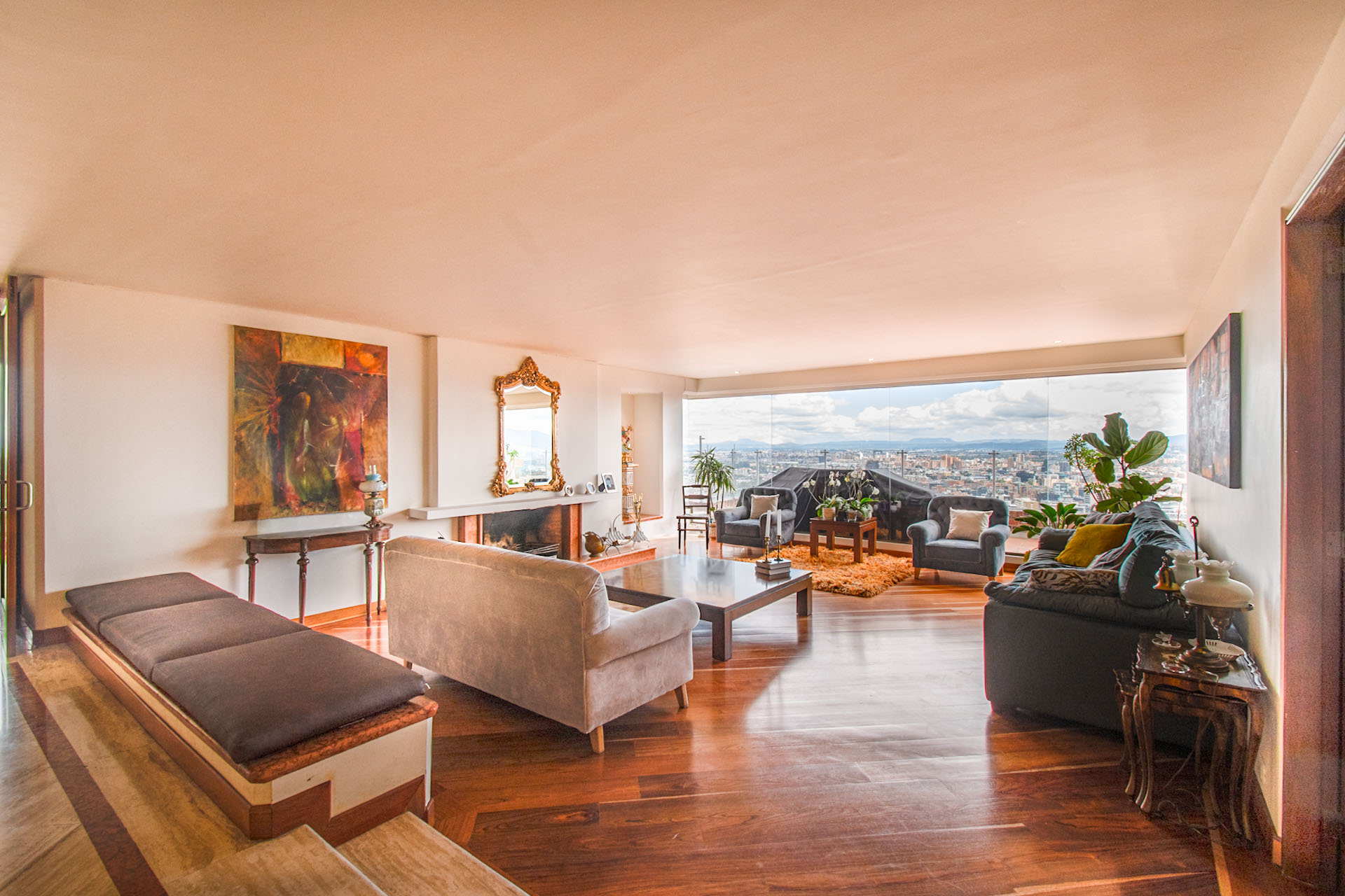 Amplio apartamento con vista y terrazas para venta en El Refugio