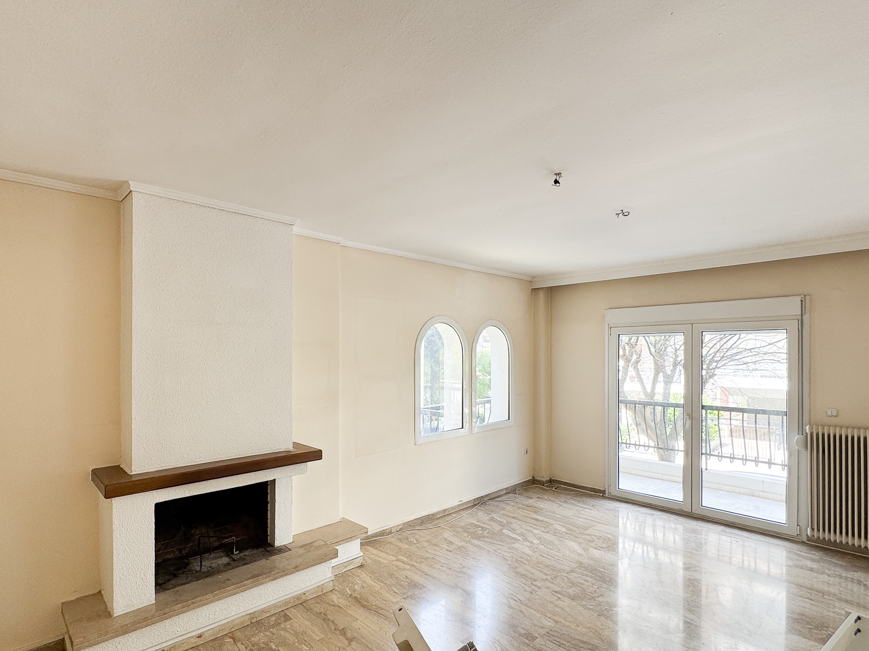 Bright three-bedroom apartment in Kalamaria