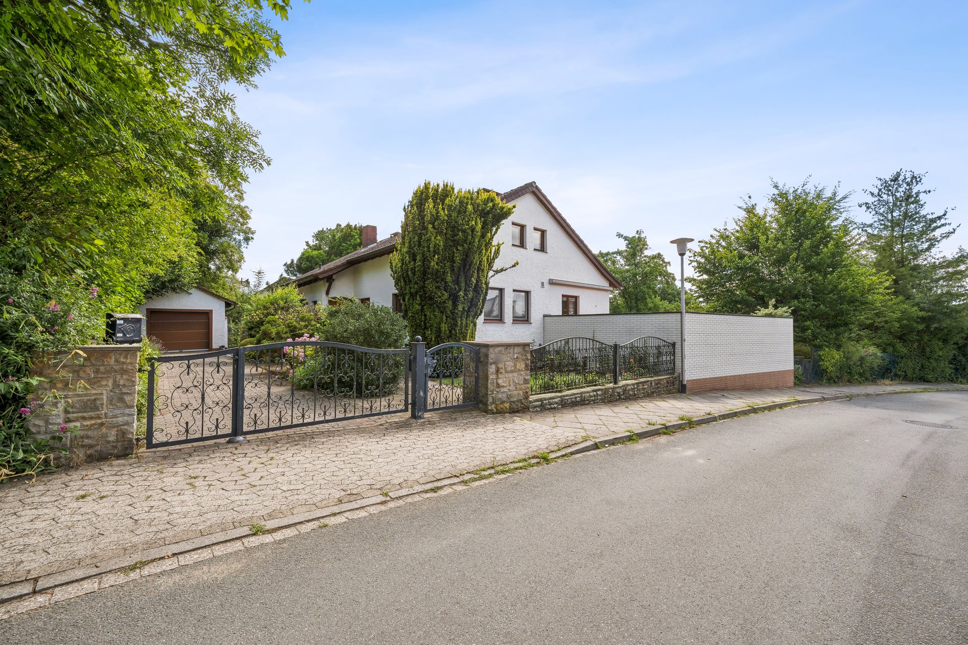 Einfamilienhaus mit großem Garten –  Schmuckstück in bester Lage