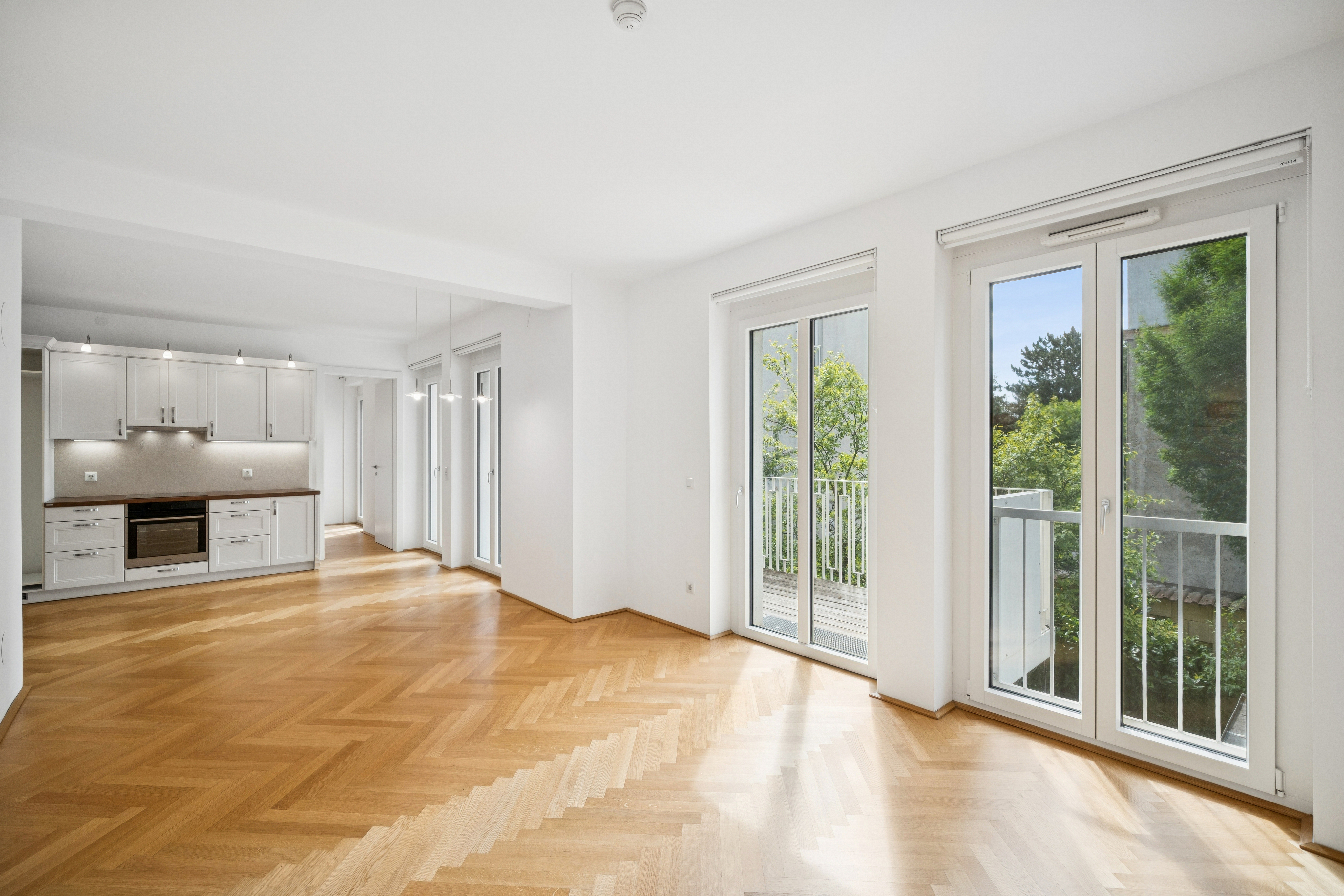 Bright 2-room apartment with a spacious balcony in a quiet inner courtyard