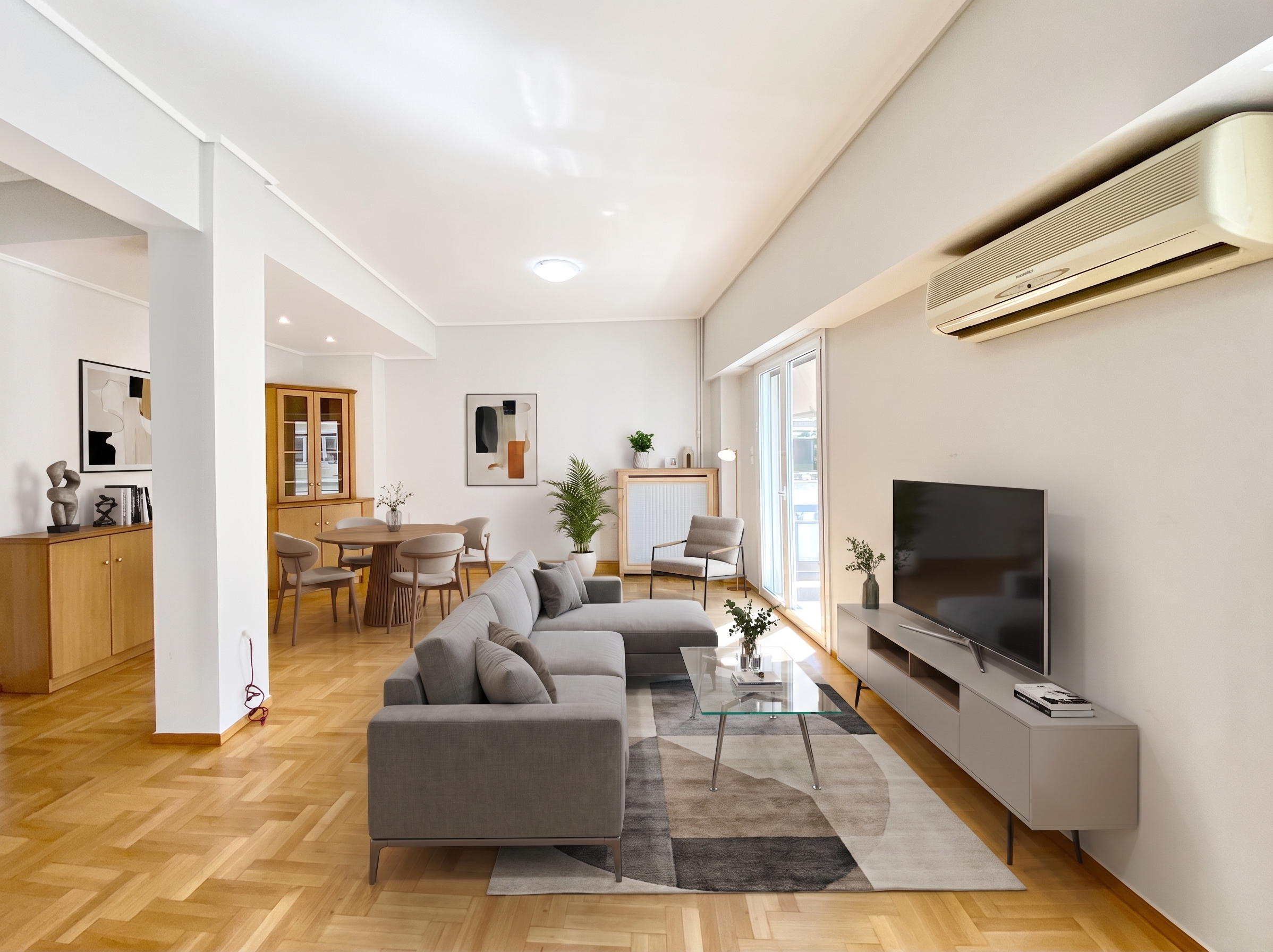 Exceptional renovated three-bedroom apartment