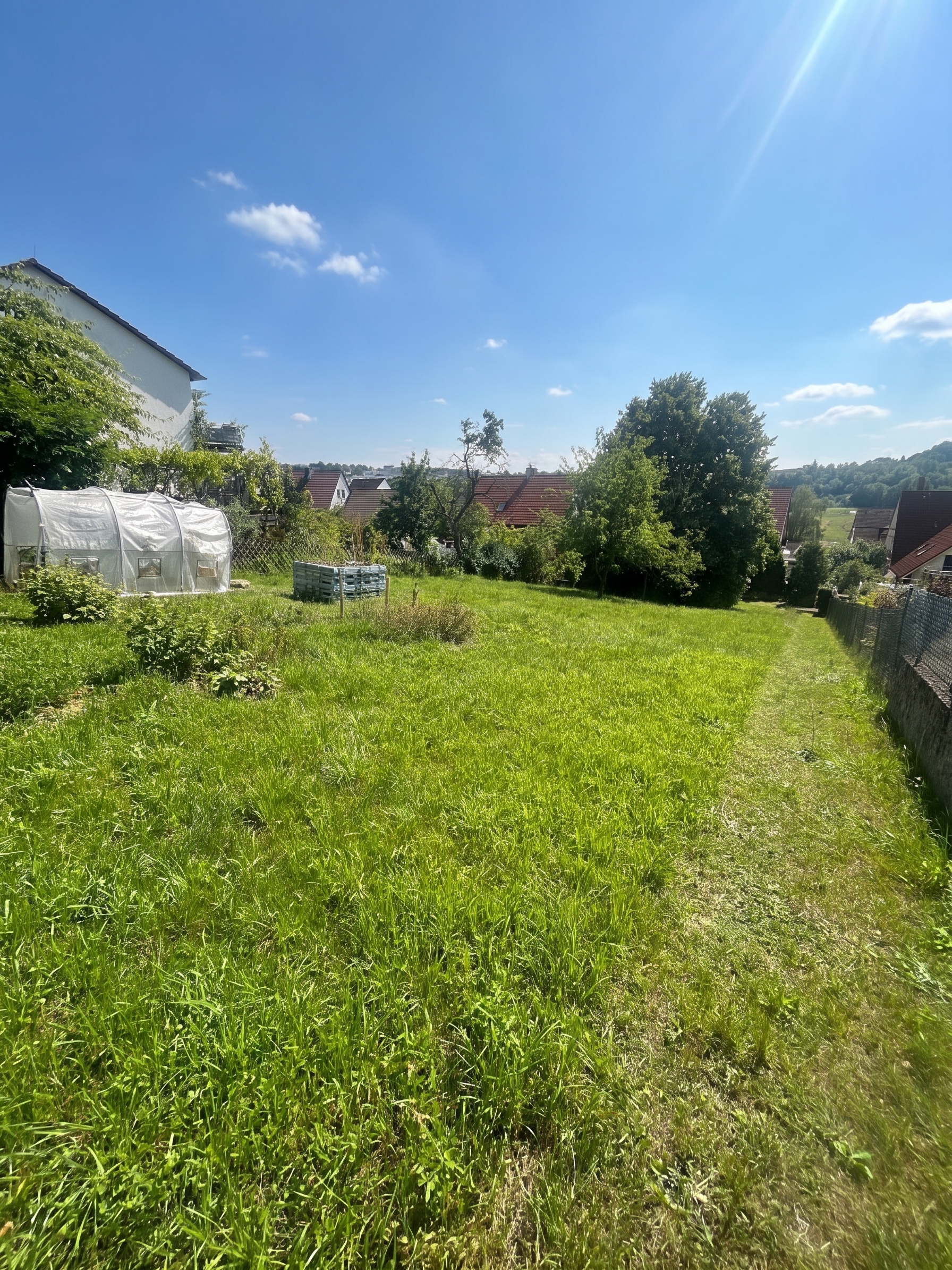 Attraktives Baugrundstück mit Hanglage und vielseitigem Potenzial in Fulda-Horas [KI-modifiziert]