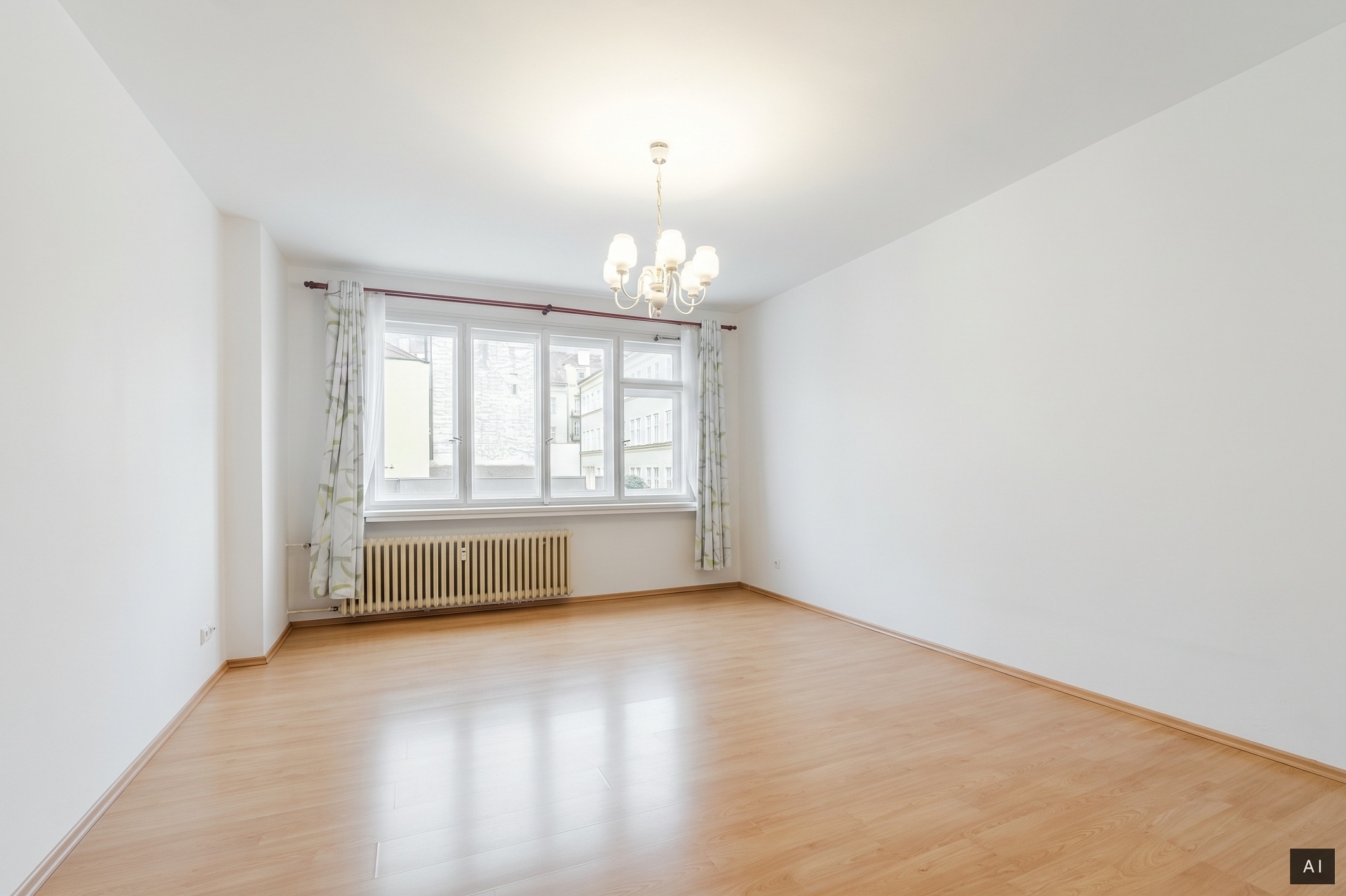 Rent a 1+1 apartment (50 m²) in a historic building in Letná