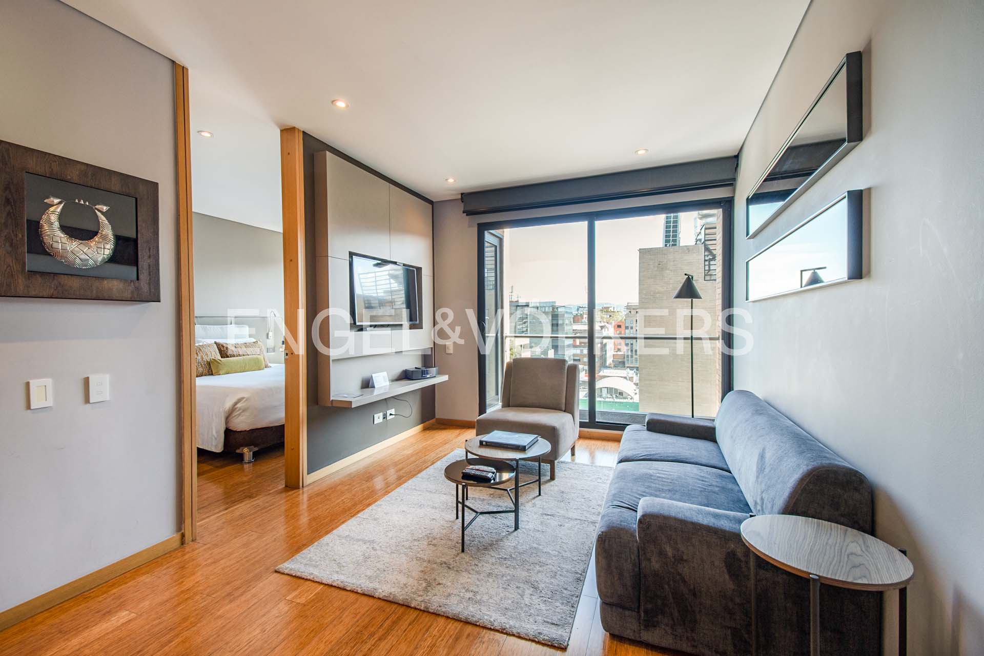 Moderno apartamento con balcón para venta en Chicó