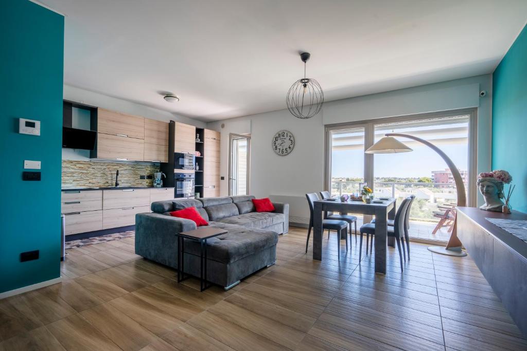 Elegant Furnished One-Bedroom Apartment with Terrace, Private Parking and Park Views