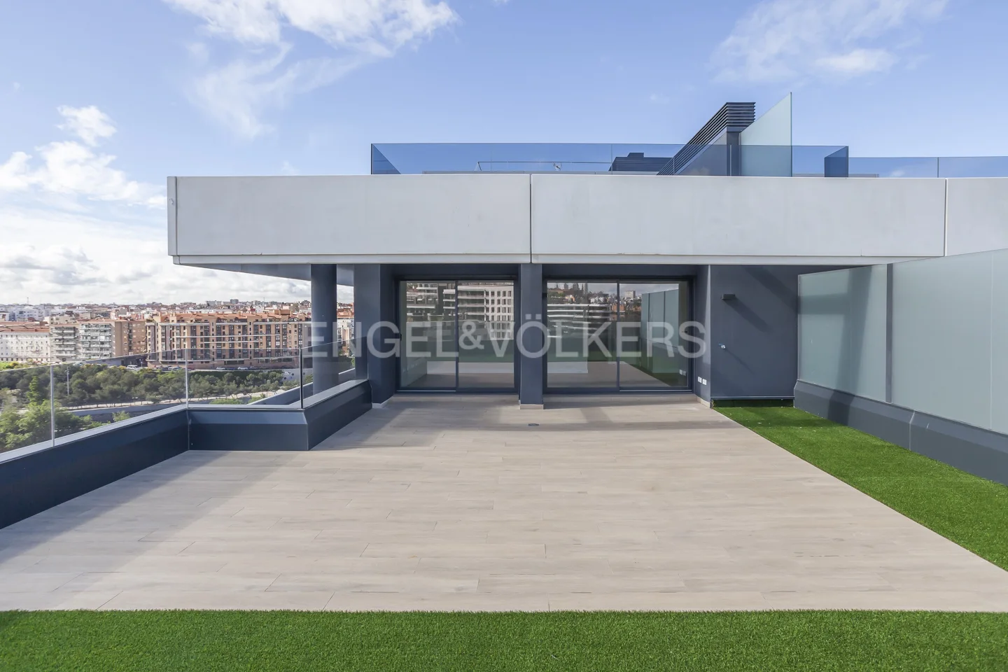 New Build 3 Bedroom Penthouse in Madrid Río