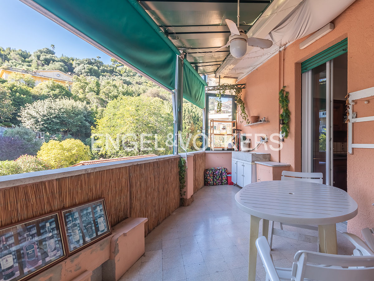Bright penthouse on Via Trionfale with triple exposure and views of St. Peter’s dome