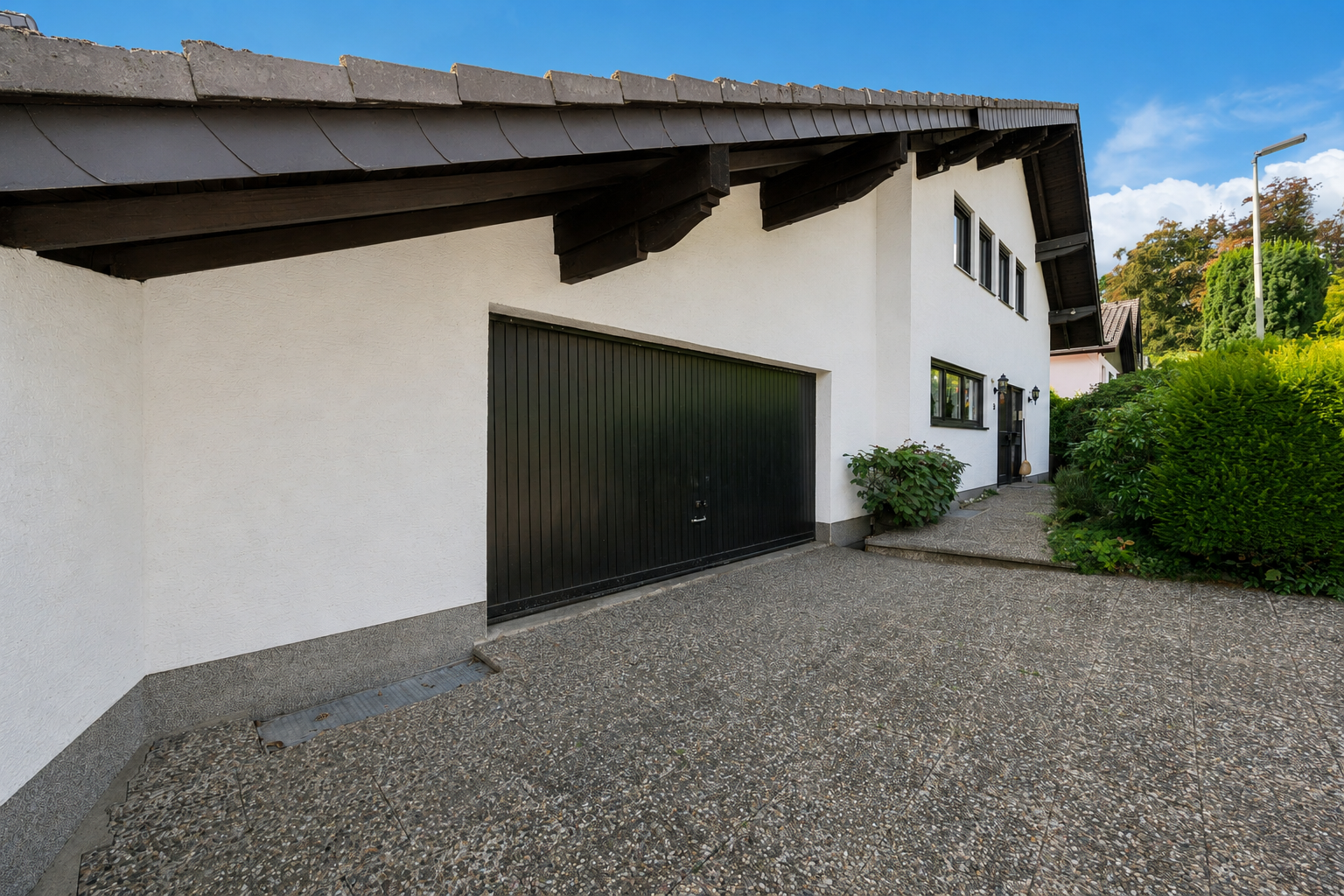 Großzügiges Einfamilienhaus mit unverbaubarem Weitblick in Overath