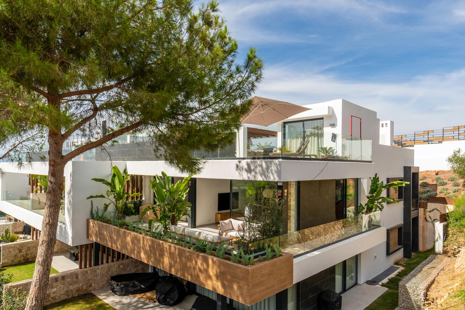 Penthouse with Roof Terrace, Private Pool and Stunning View
