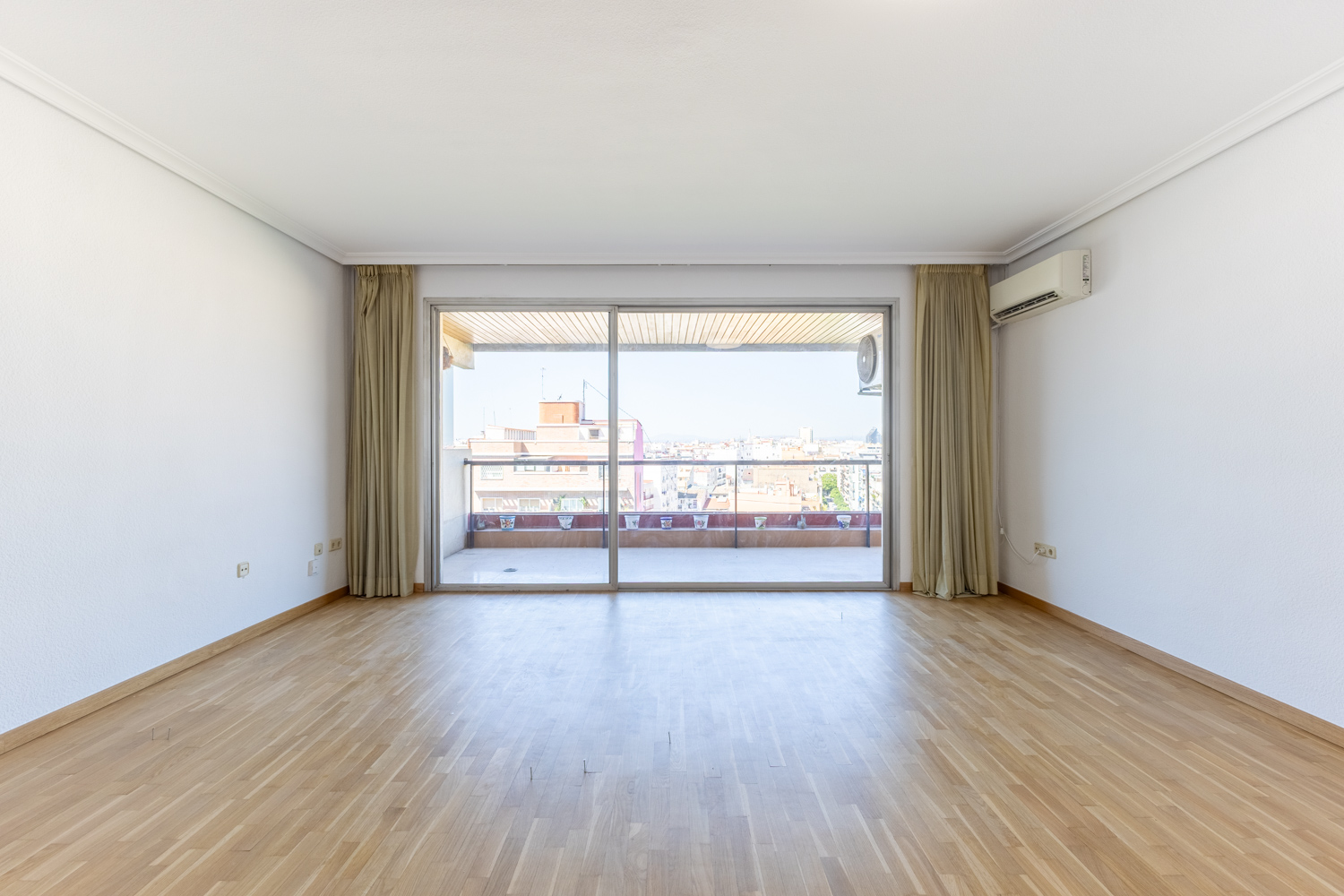 Piso con elegancia en Gran Vía de Ferran el Catòlic, València