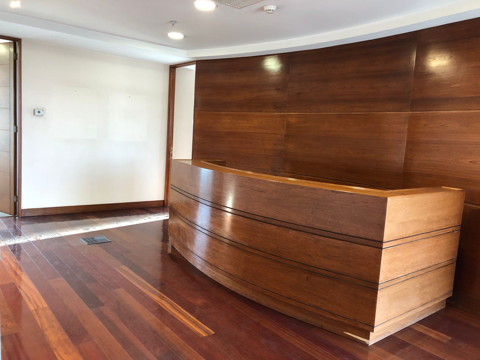 Arriendo oficina 106 m2 El Golf Regidor