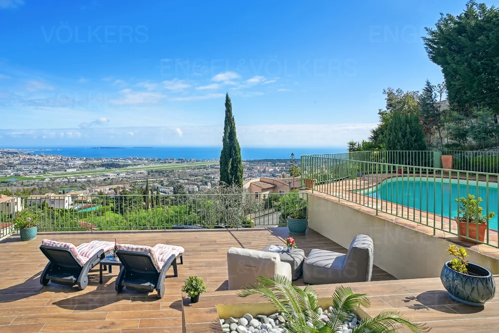 Villa vue mer panoramique avec piscine et garage triple