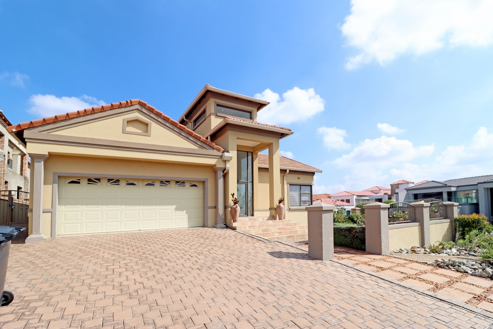 Charming Single-Storey Home with Solar in Blue Valley Golf Estate