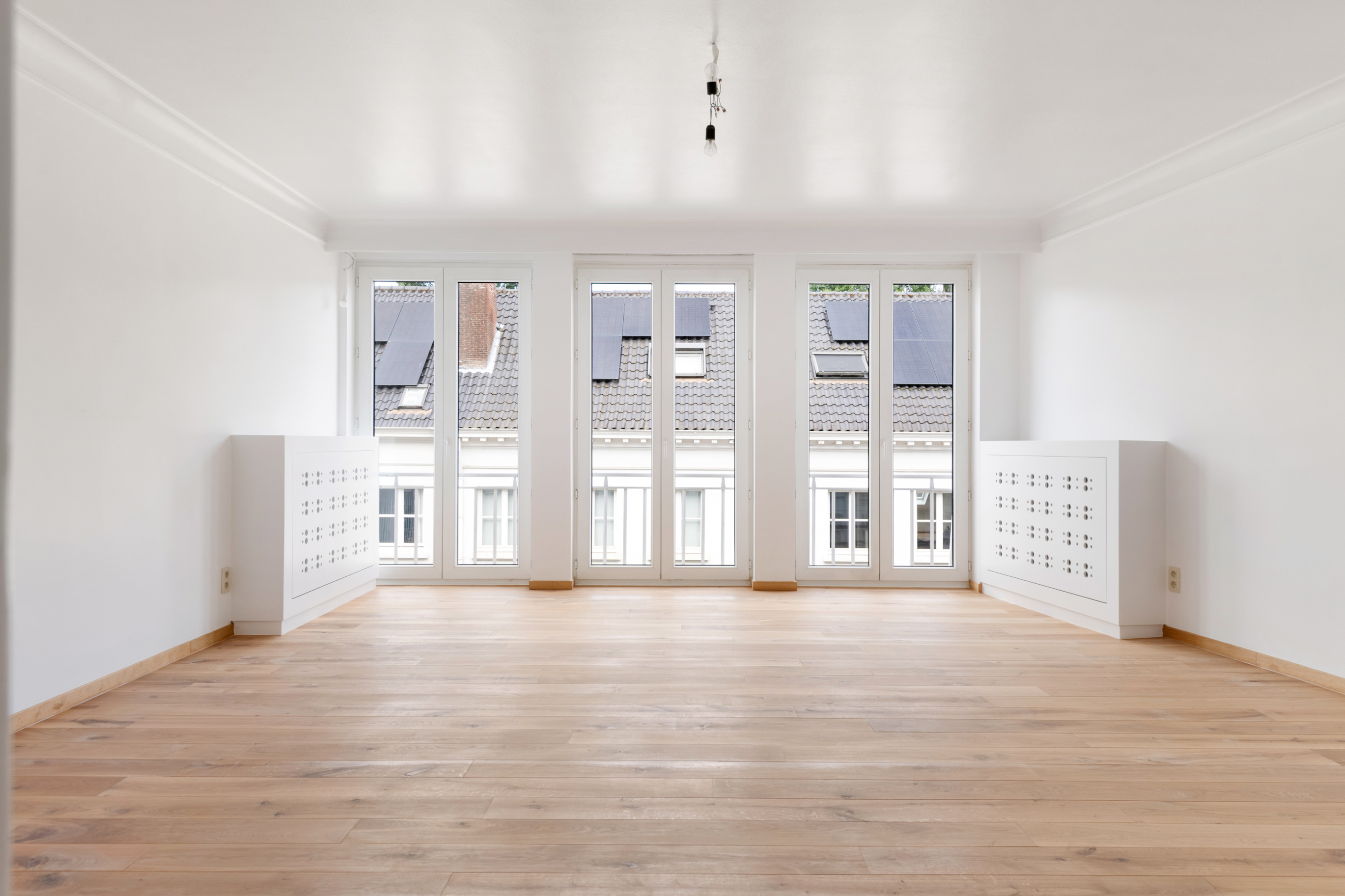 Move-in ready apartment in prime location!