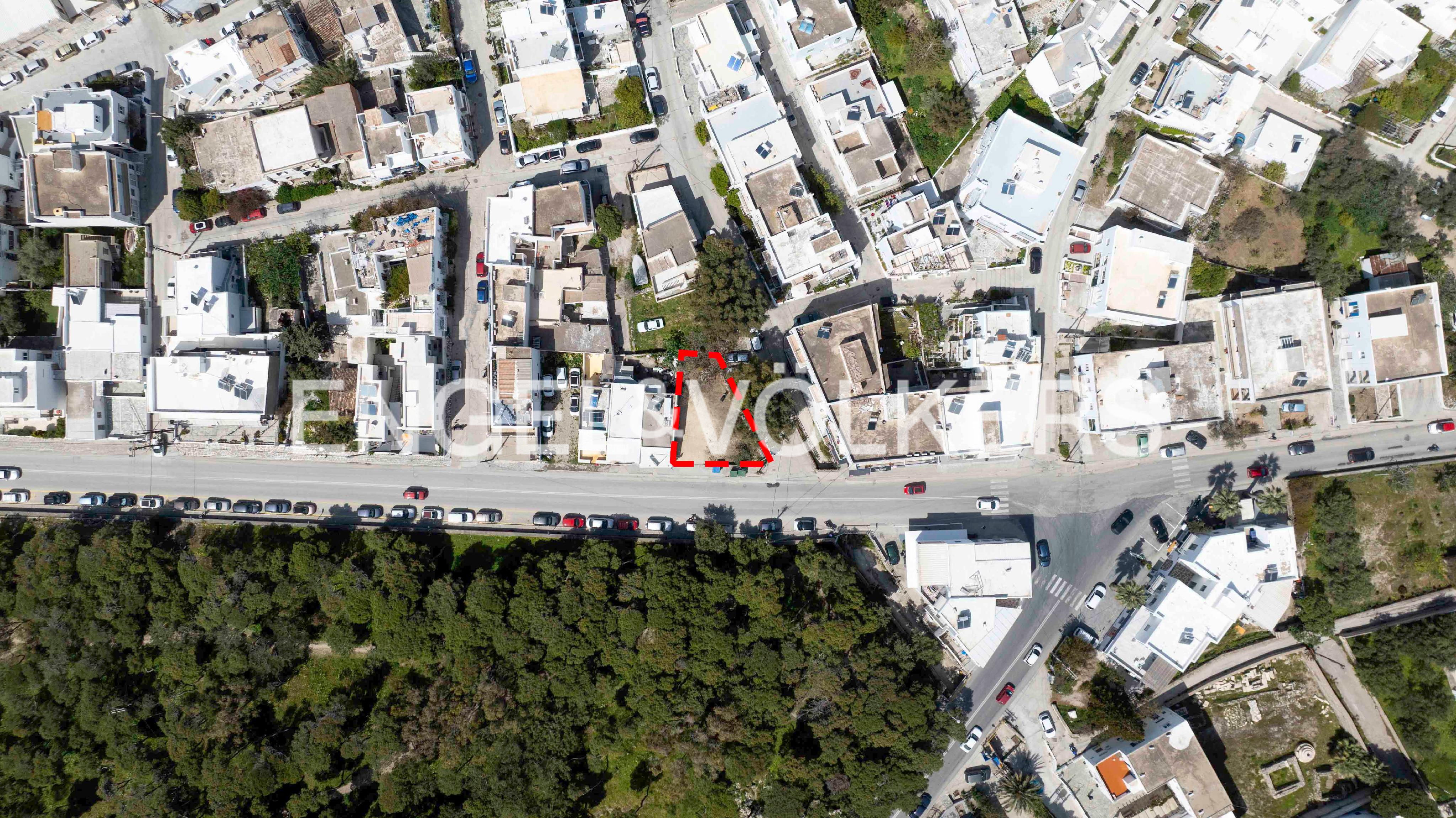 Unique plot within the settlement in Parikia