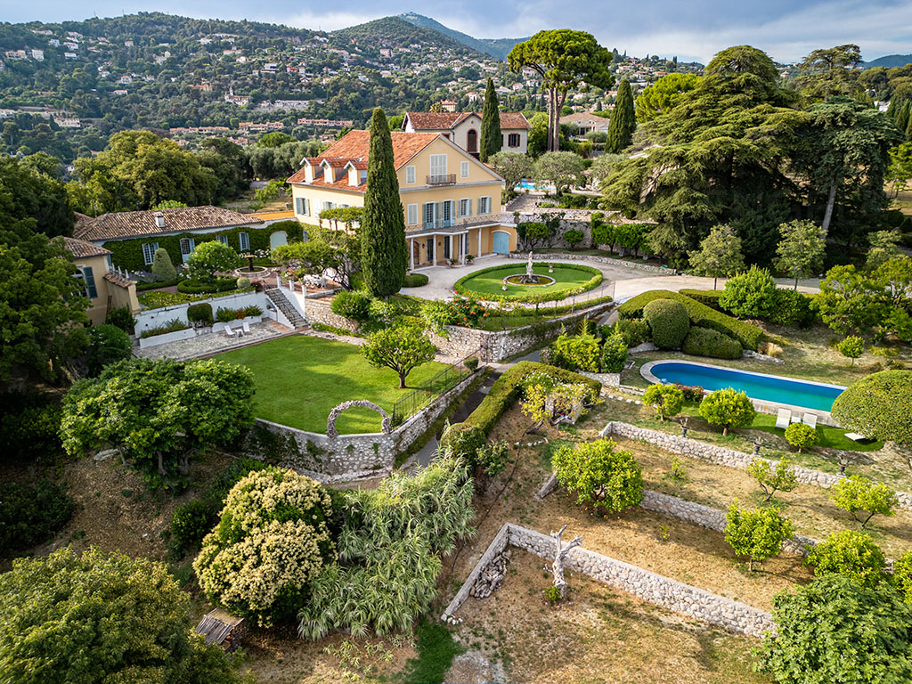Propriété d'exception sur les collines de Nice – Élégance, Histoire et Caractère