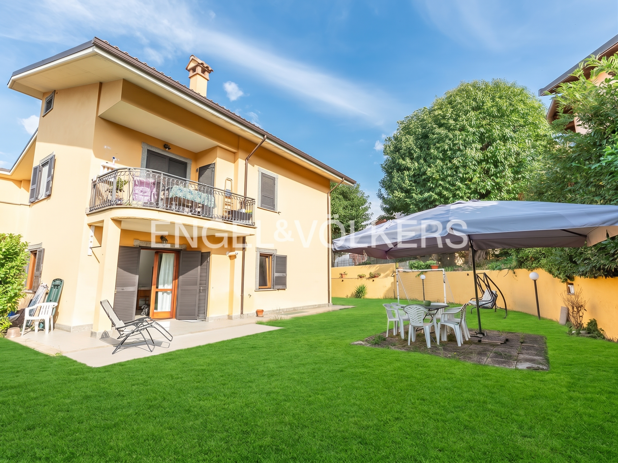 Appartamento su due livelli con magnifico giardino privato a Monte Compatri [Modificato da IA]