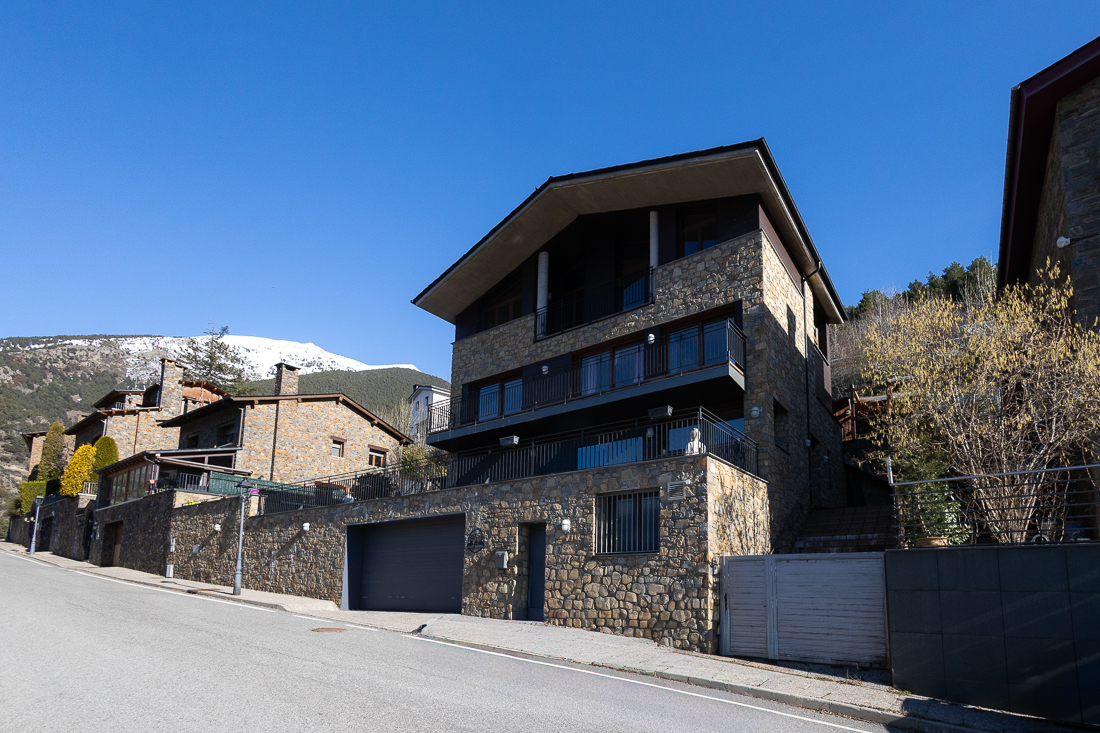 Magnífico chalet independiente a cuatro vientos en Aixirivall