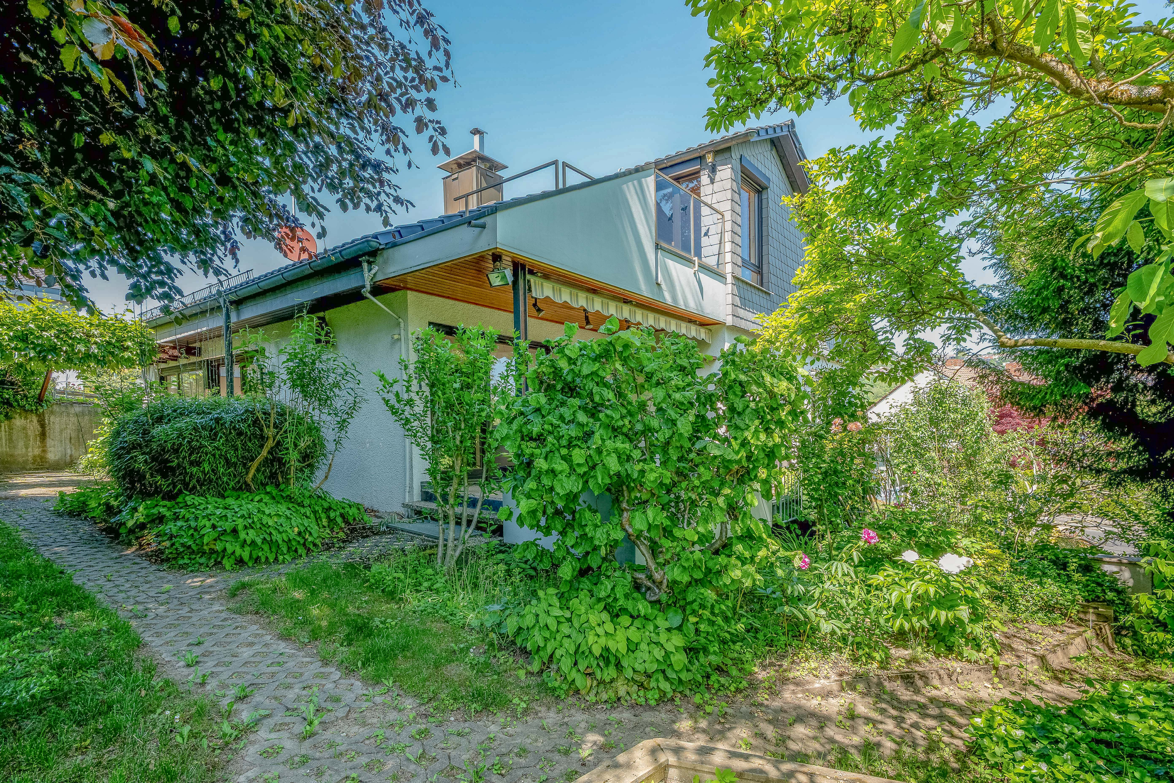 Mehr Raum für Generationen – Wohnen mit Gartenidylle und Gestaltungspotenzial in begehrter Lage von Esslingen